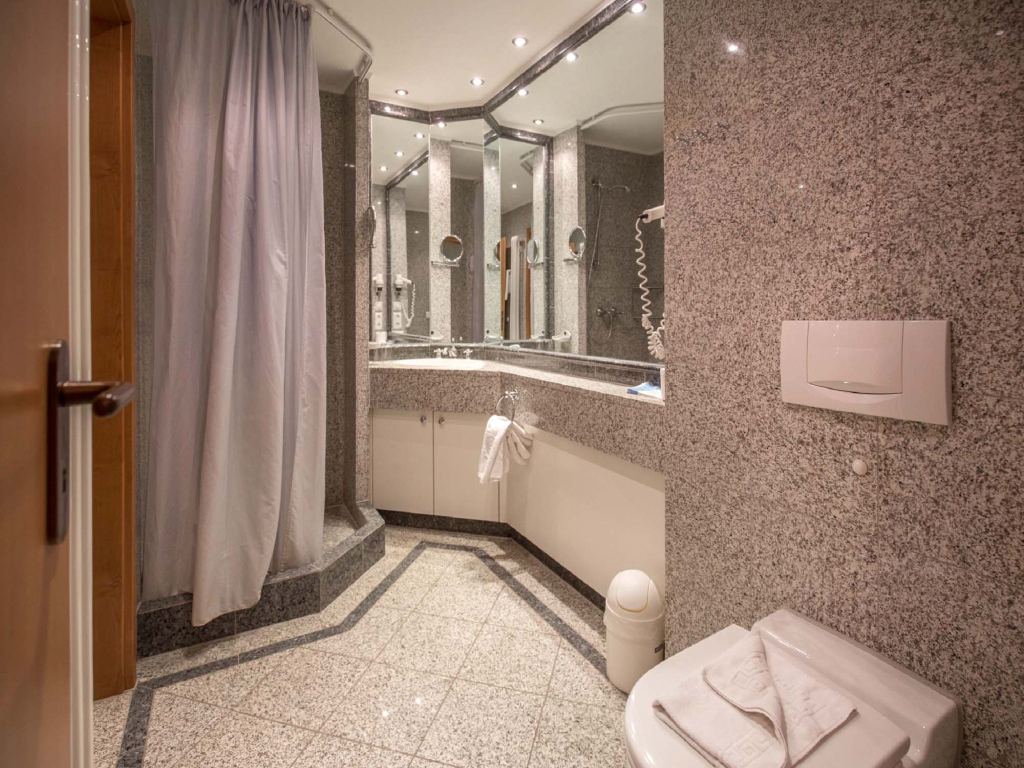 Dünenpark Binz Klassik Ferienwohnung mit 1 Schlafzimmer und Terrasse im Erdgeschoss (100) Insel Rügen - Badezimmer