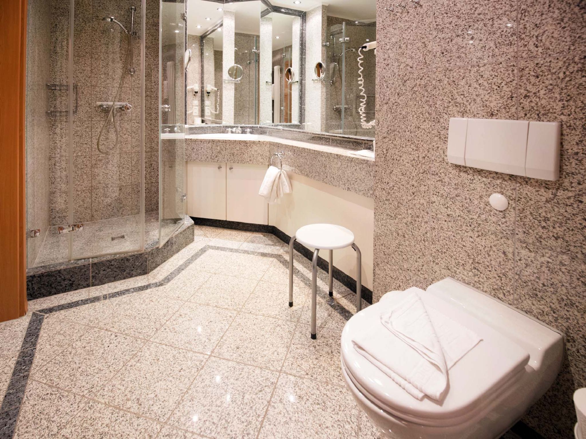 Dünenpark Binz Komfort Ferienwohnung mit 1 Schlafzimmer und Balkon im Obergeschoss (106) Insel Rügen - Badezimmer