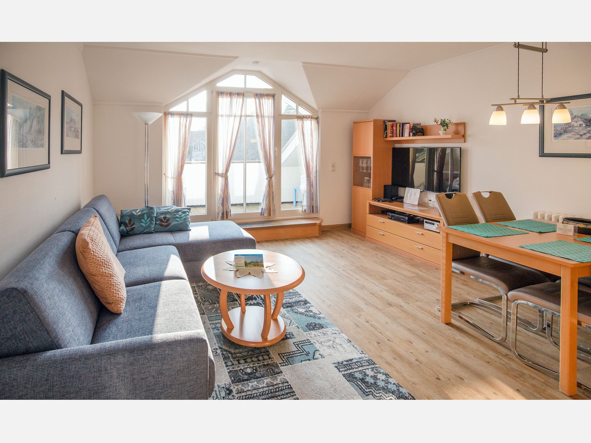 Dünenpark Binz Komfort Ferienwohnung mit 1 Schlafzimmer und Balkon im Dachgeschoss (111) Insel Rügen - Wohnzimmer