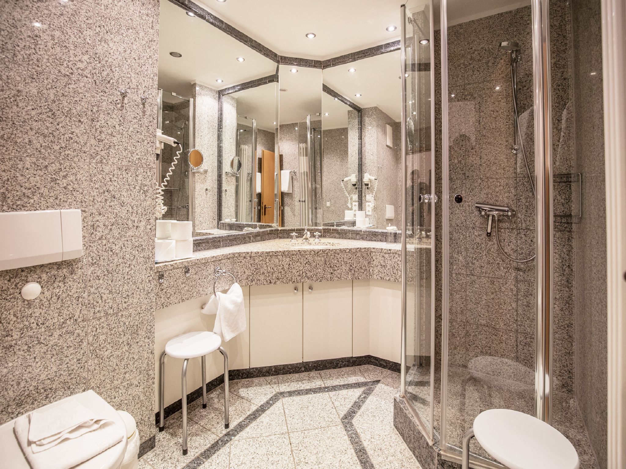 Dünenpark Binz Komfort Ferienwohnung mit 1 Schlafzimmer und Balkon im Dachgeschoss (111) Insel Rügen - Badezimmer