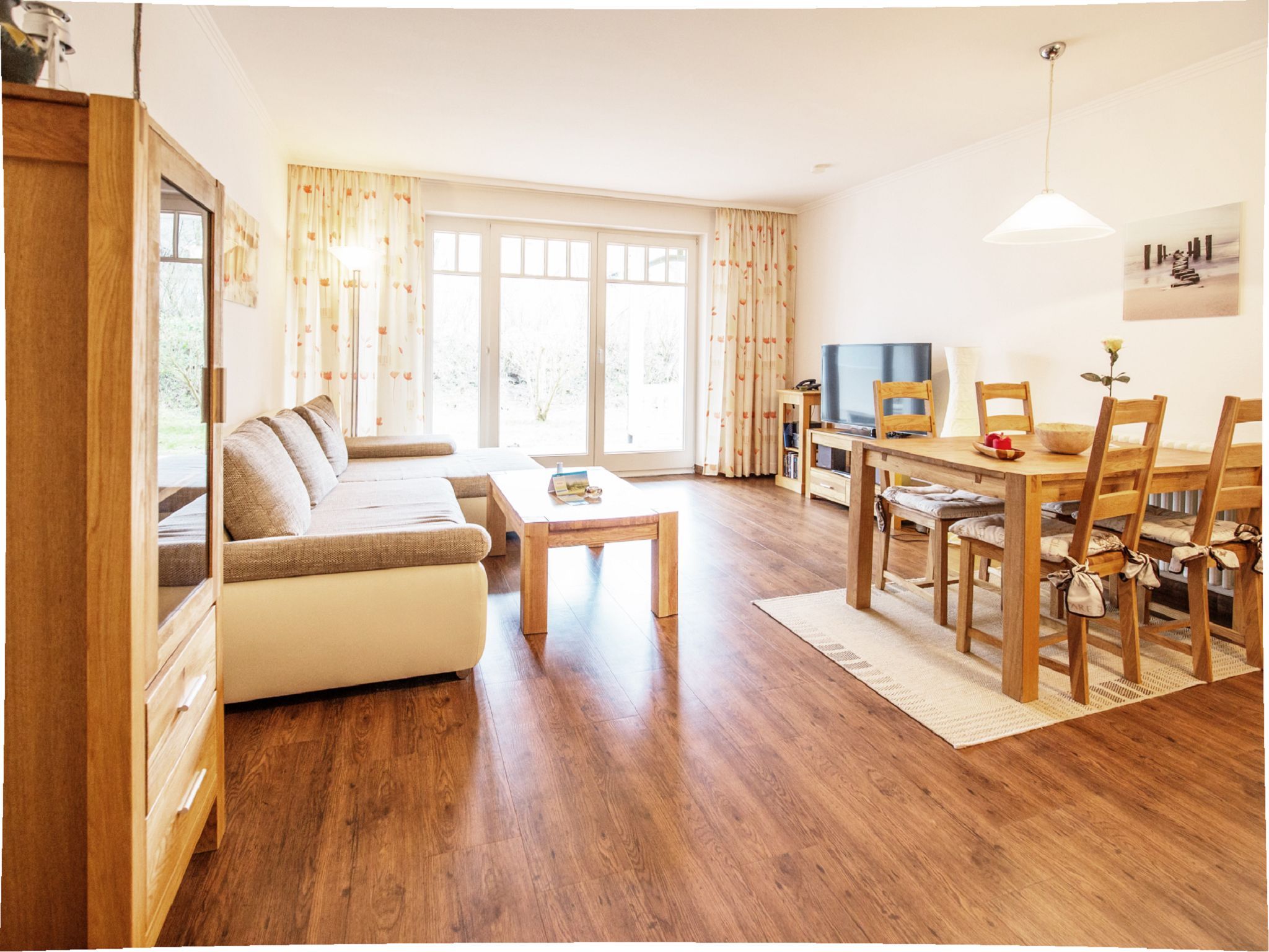 Dünenpark Binz Komfortplus Ferienwohnung mit 1 Schlafzimmer und Terrasse im Erdgeschoss (101) Insel Rügen - Wohnzimmer