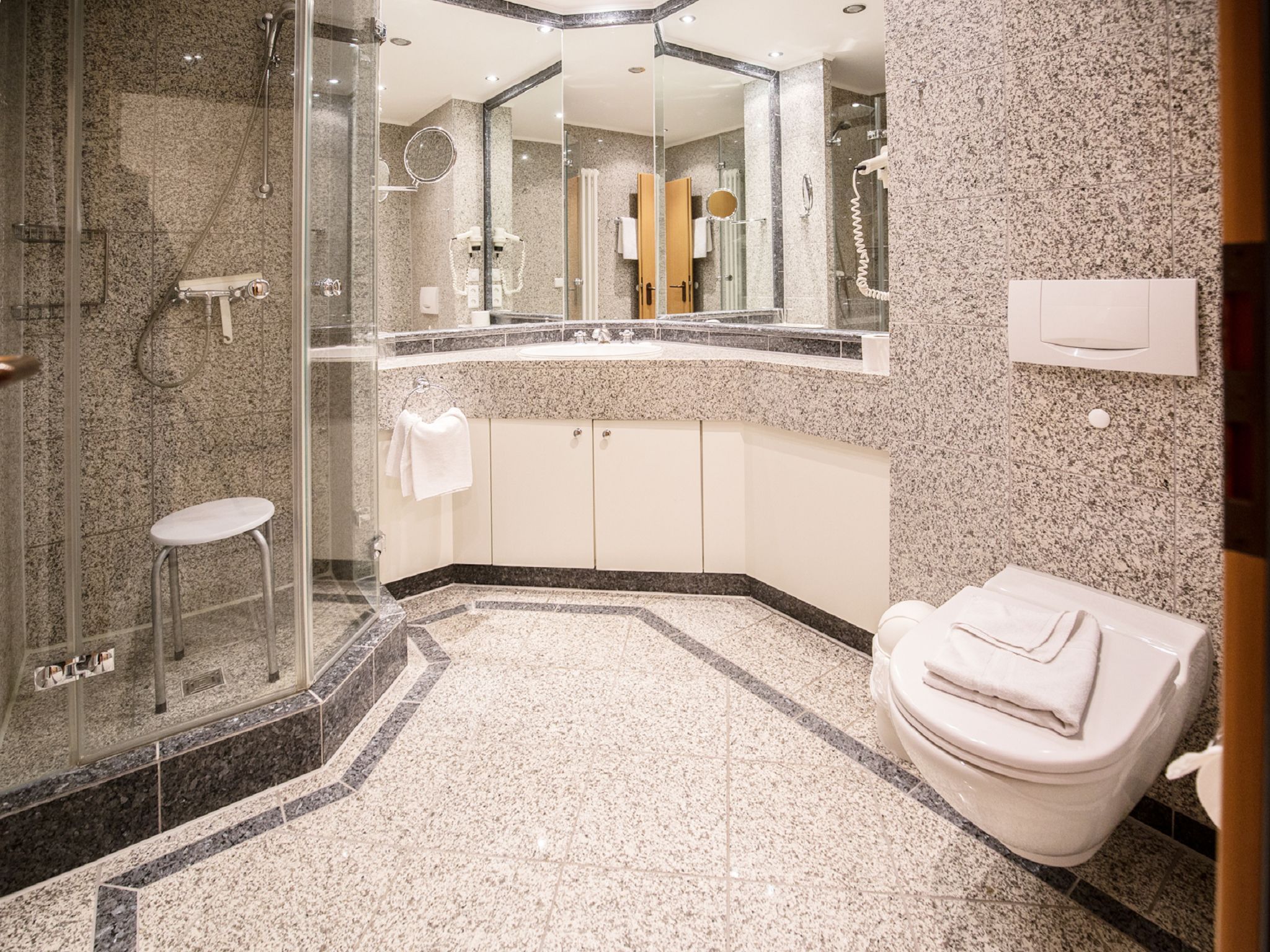 Dünenpark Binz Komfort Ferienwohnung mit 1 Schlafzimmer und Balkon im Dachgeschoss (124) Insel Rügen - Badezimmer