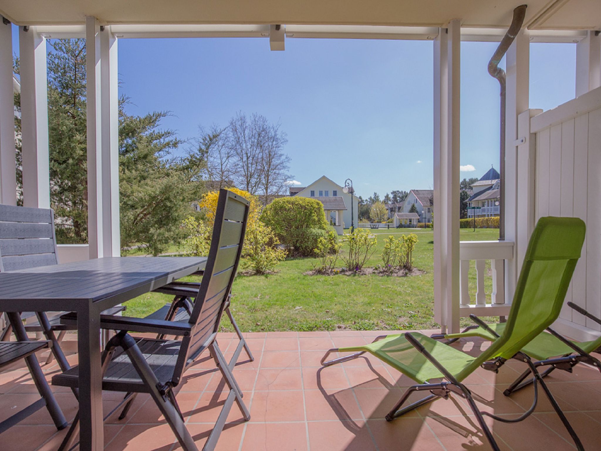 Dünenpark Binz Komfort Ferienwohnung mit 1 Schlafzimmer und Terrasse im Erdgeschoss (118) Insel Rügen - Terrasse