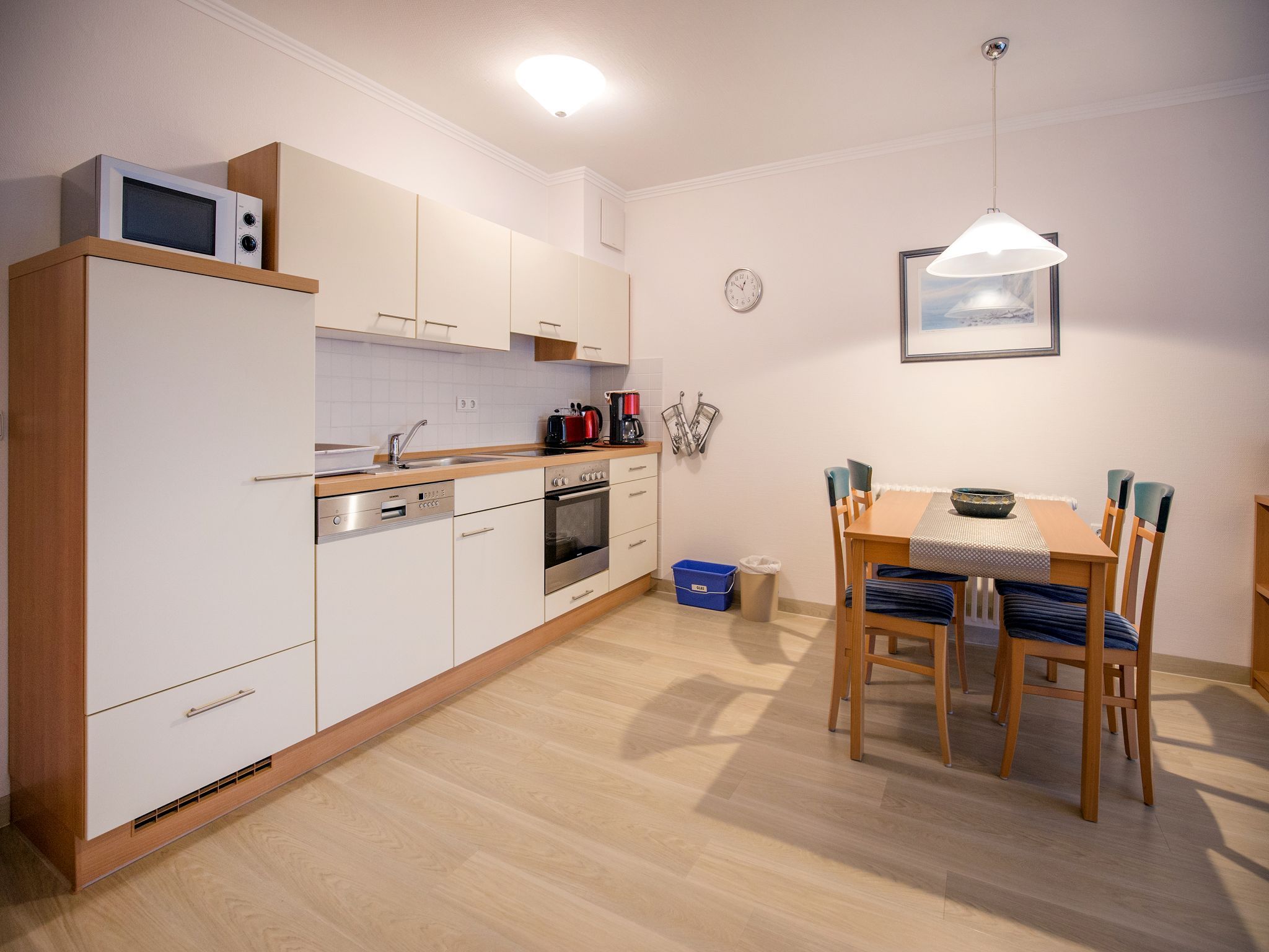 Dünenpark Binz Komfortplus Ferienwohnung mit 1 Schlafzimmer und Balkon im Obergeschoss (122) Insel Rügen - Küche / Küchenzeile