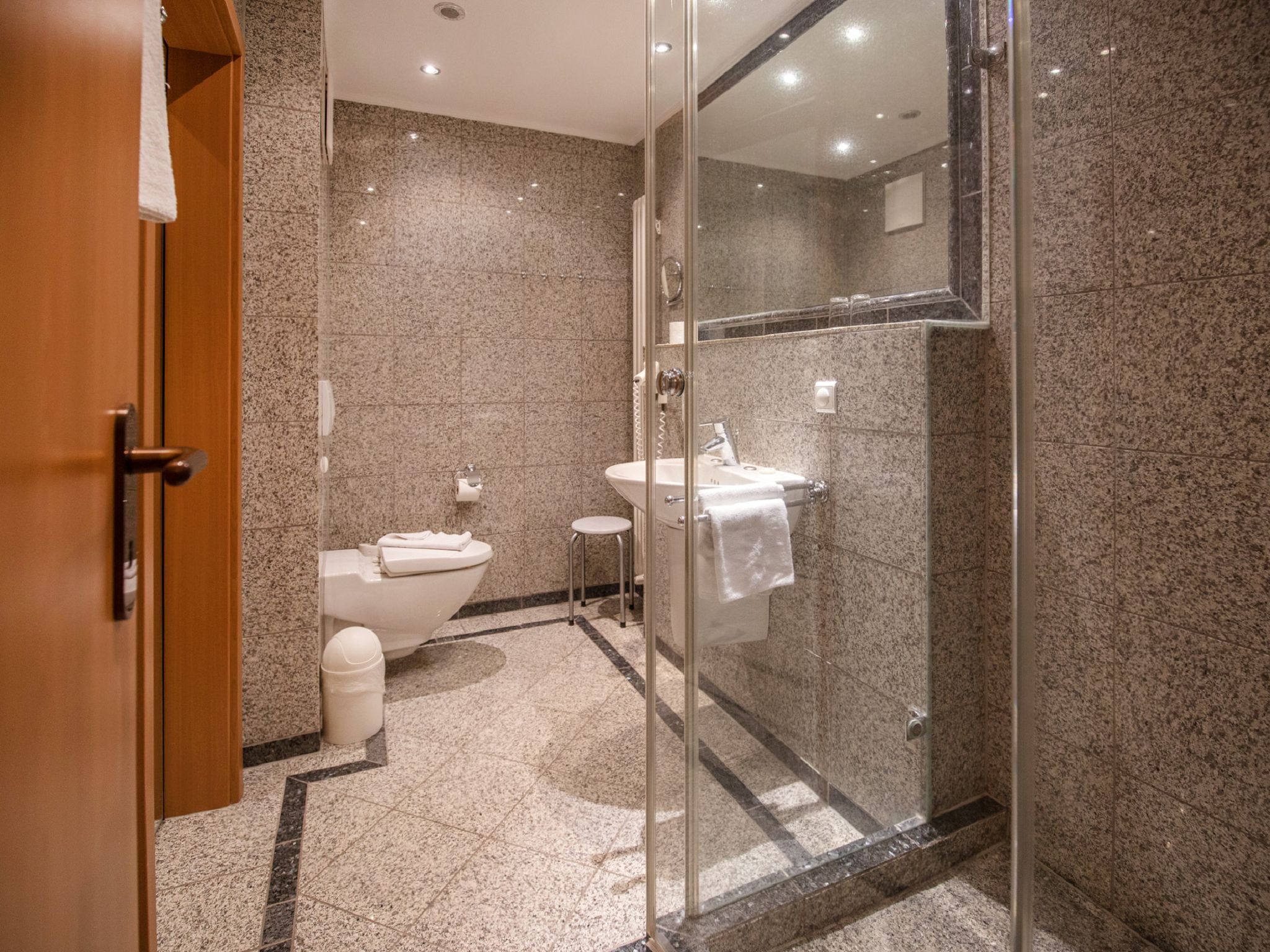 Dünenpark Binz Komfortplus Ferienwohnung mit 1 Schlafzimmer und Balkon im Obergeschoss (122) Insel Rügen - Badezimmer