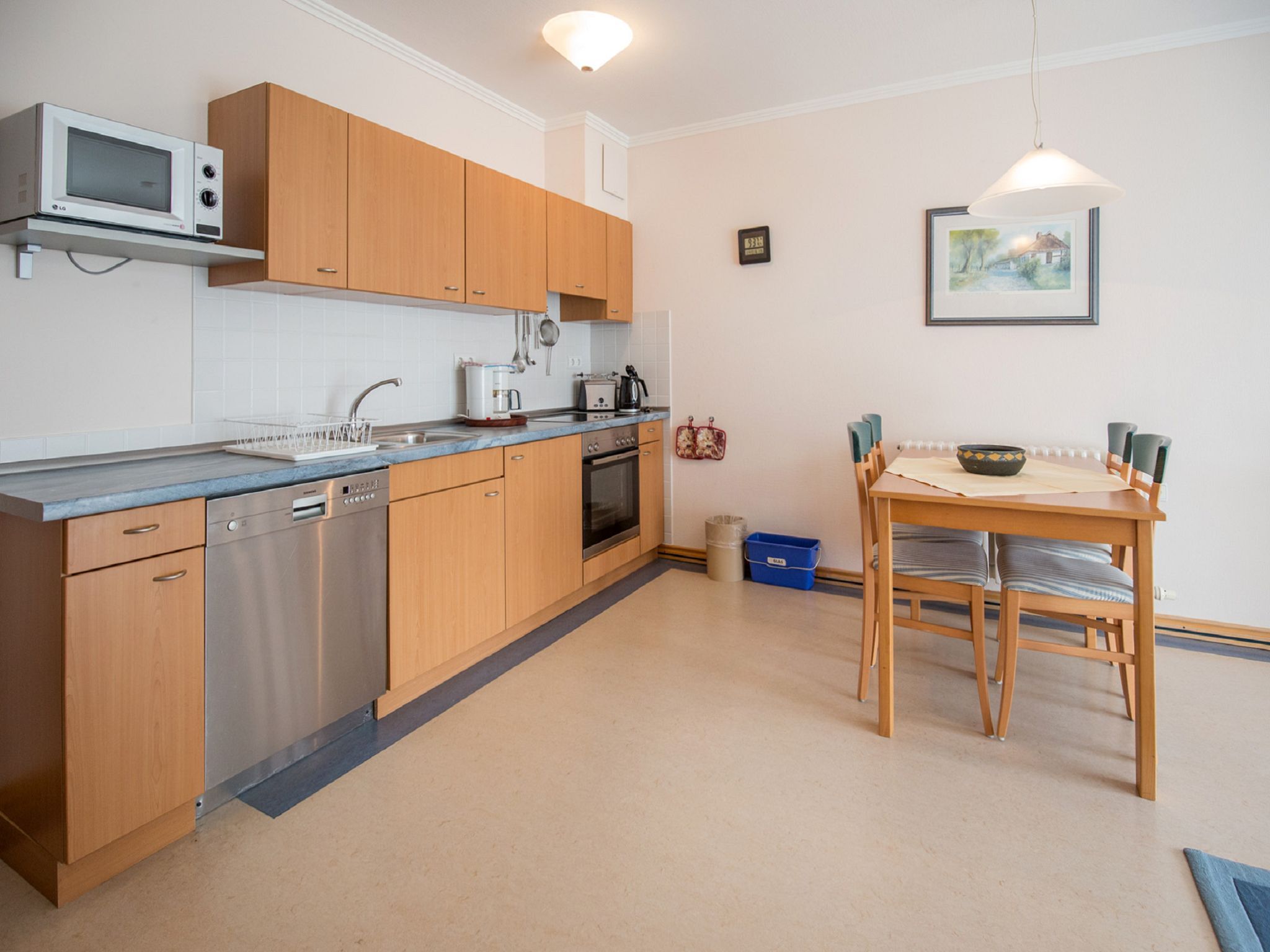 Dünenpark Binz Komfort Ferienwohnung mit 1 Schlafzimmer und Balkon im Obergeschoss (132) Insel Rügen - Küche / Küchenzeile