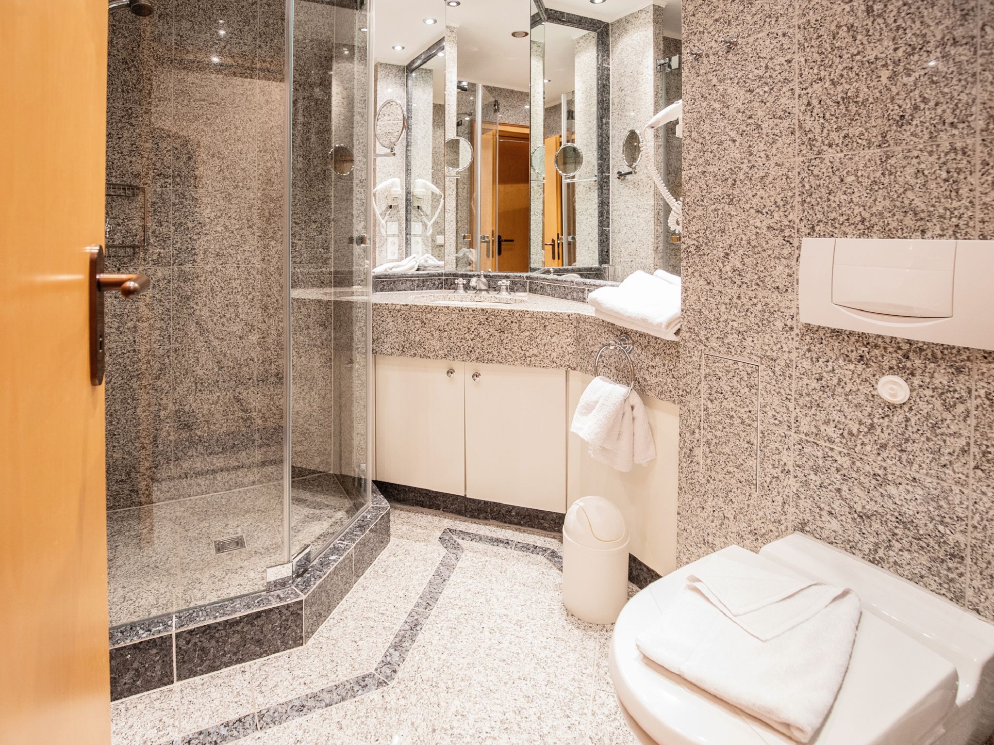 Dünenpark Binz Klassik Ferienwohnung mit 1 Schlafzimmer und Terrasse im Erdgeschoss (140) Insel Rügen - Badezimmer