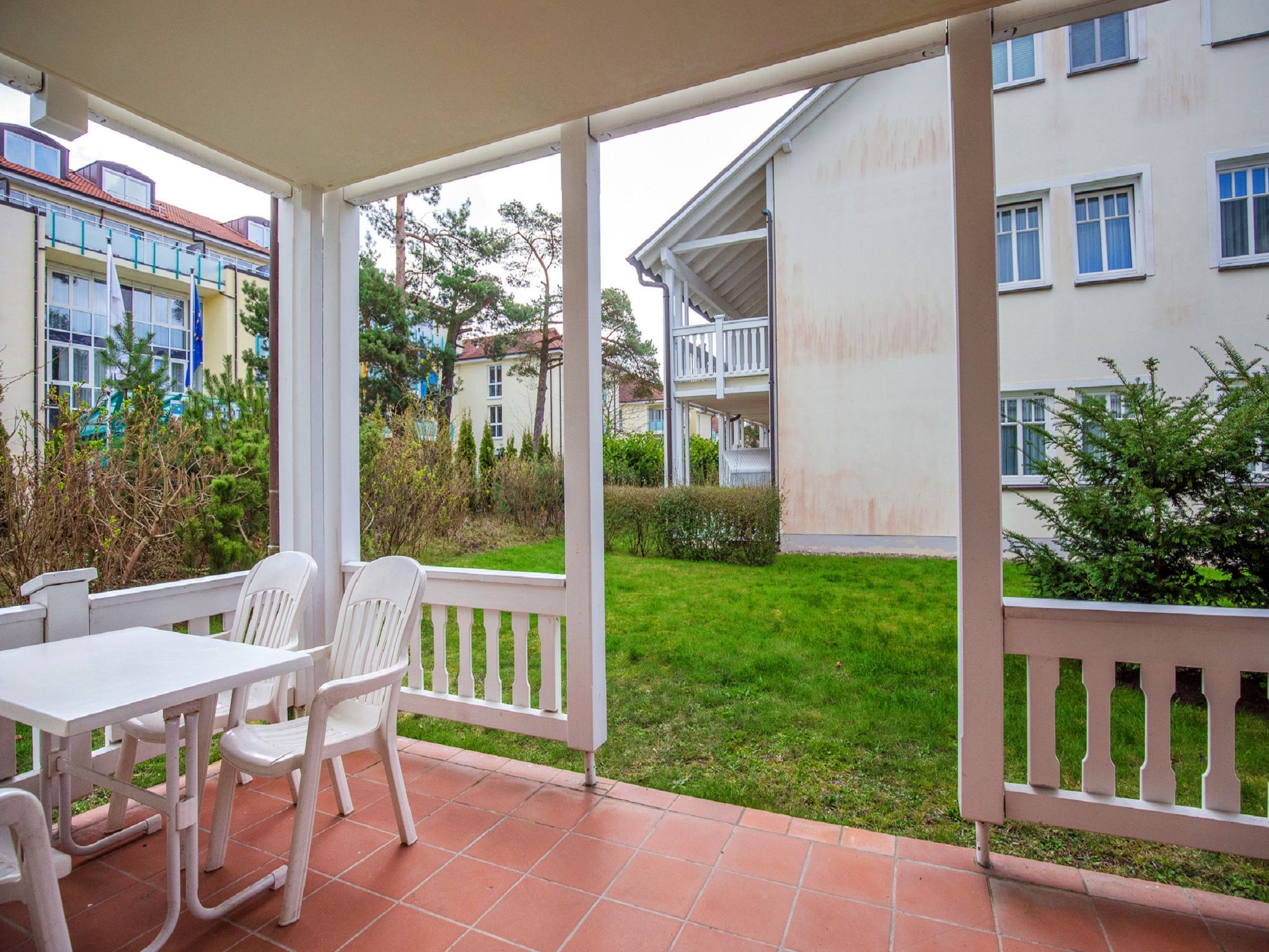 Dünenpark Binz Komfort Ferienwohnung mit 1 Schlafzimmer und Terrasse im Erdgeschoss (142) Insel Rügen - Terrasse