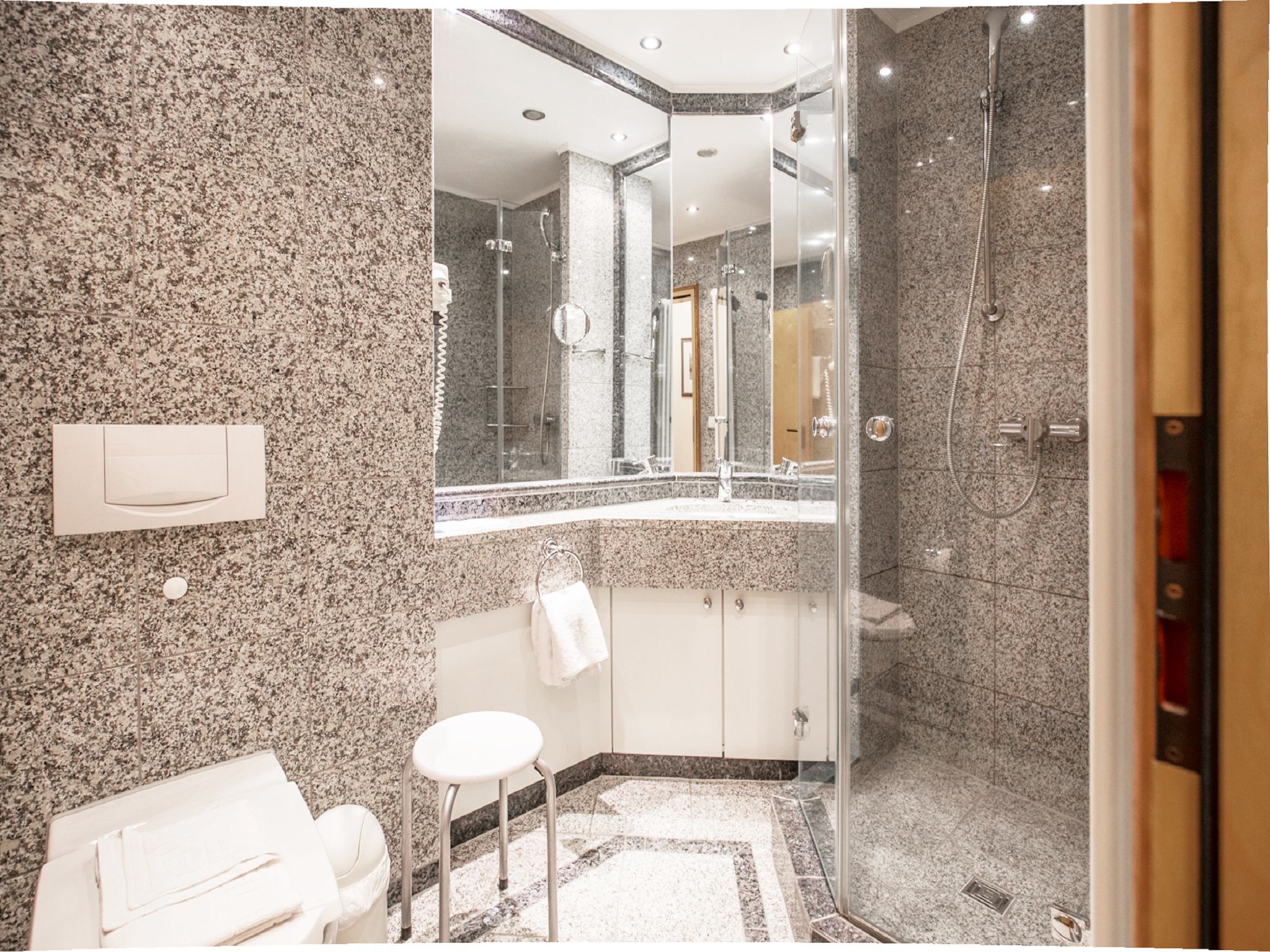 Dünenpark Binz Komfort Ferienwohnung mit 1 Schlafzimmer und Balkon im Dachgeschoss (150) Insel Rügen - Badezimmer