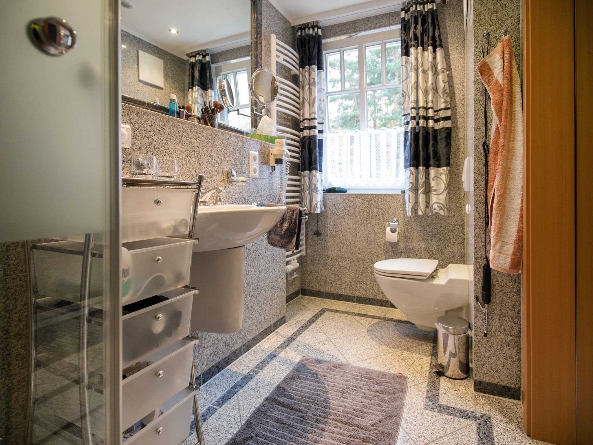 Dünenpark Binz Komfortplus Ferienwohnung mit 1 Schlafzimmer und Balkon im Obergeschoss (155) Insel Rügen - Badezimmer