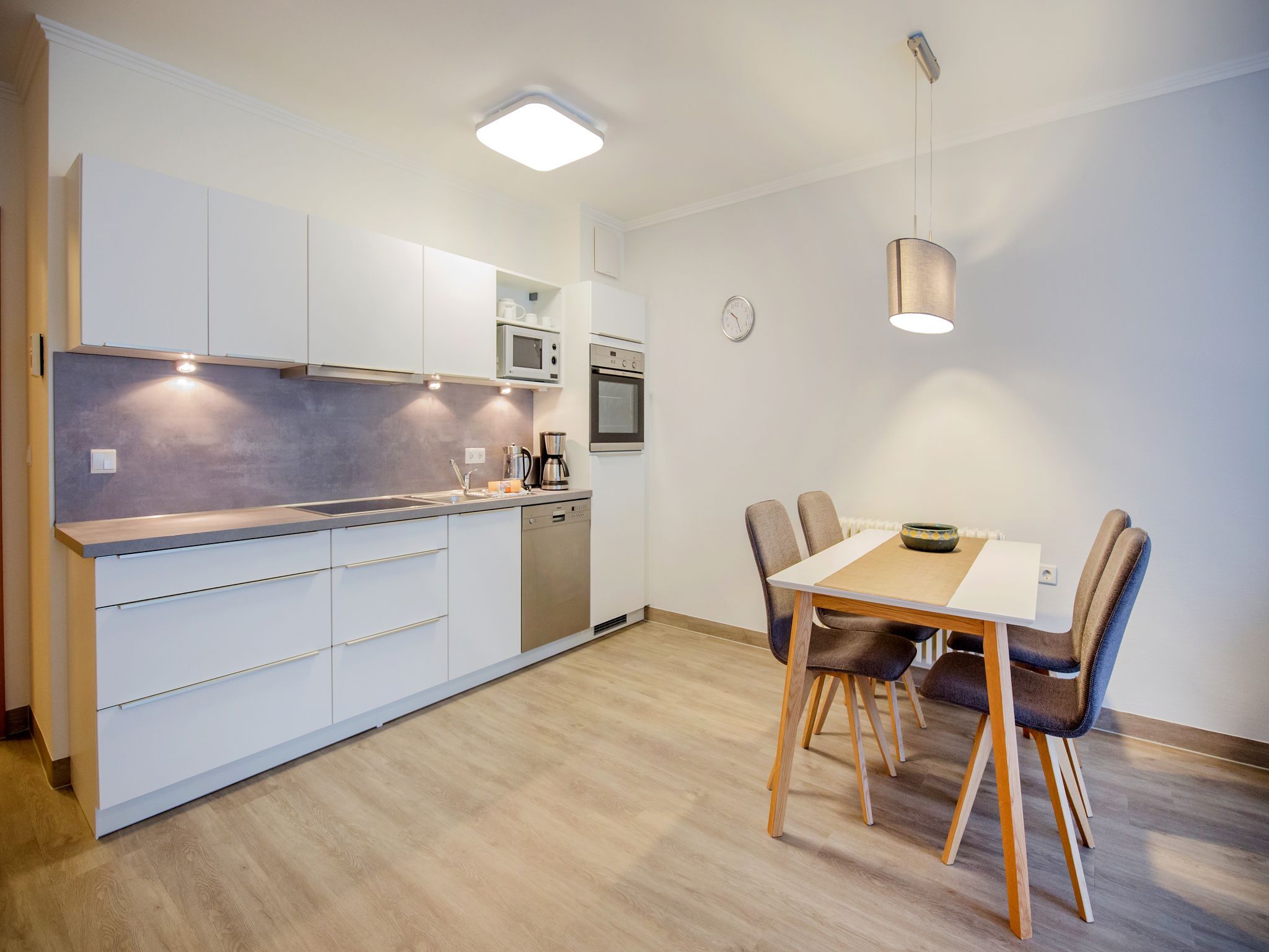 Dünenpark Binz Komfort Ferienwohnung mit 1 Schlafzimmer und Balkon im Obergeschoss (158) Insel Rügen - Küche / Küchenzeile