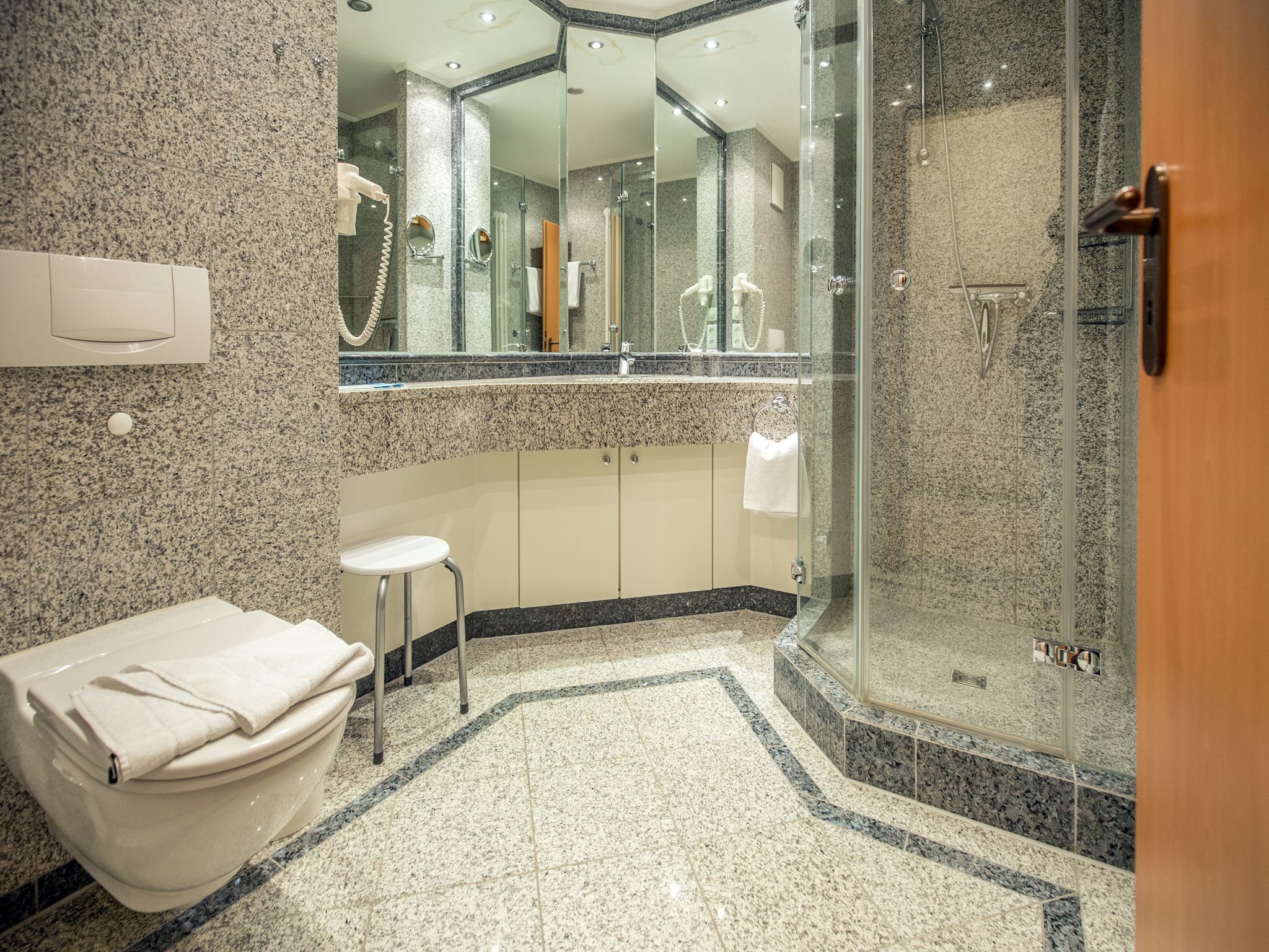 Dünenpark Binz Komfort Ferienwohnung mit 1 Schlafzimmer und Balkon im Dachgeschoss (161) Insel Rügen - Badezimmer