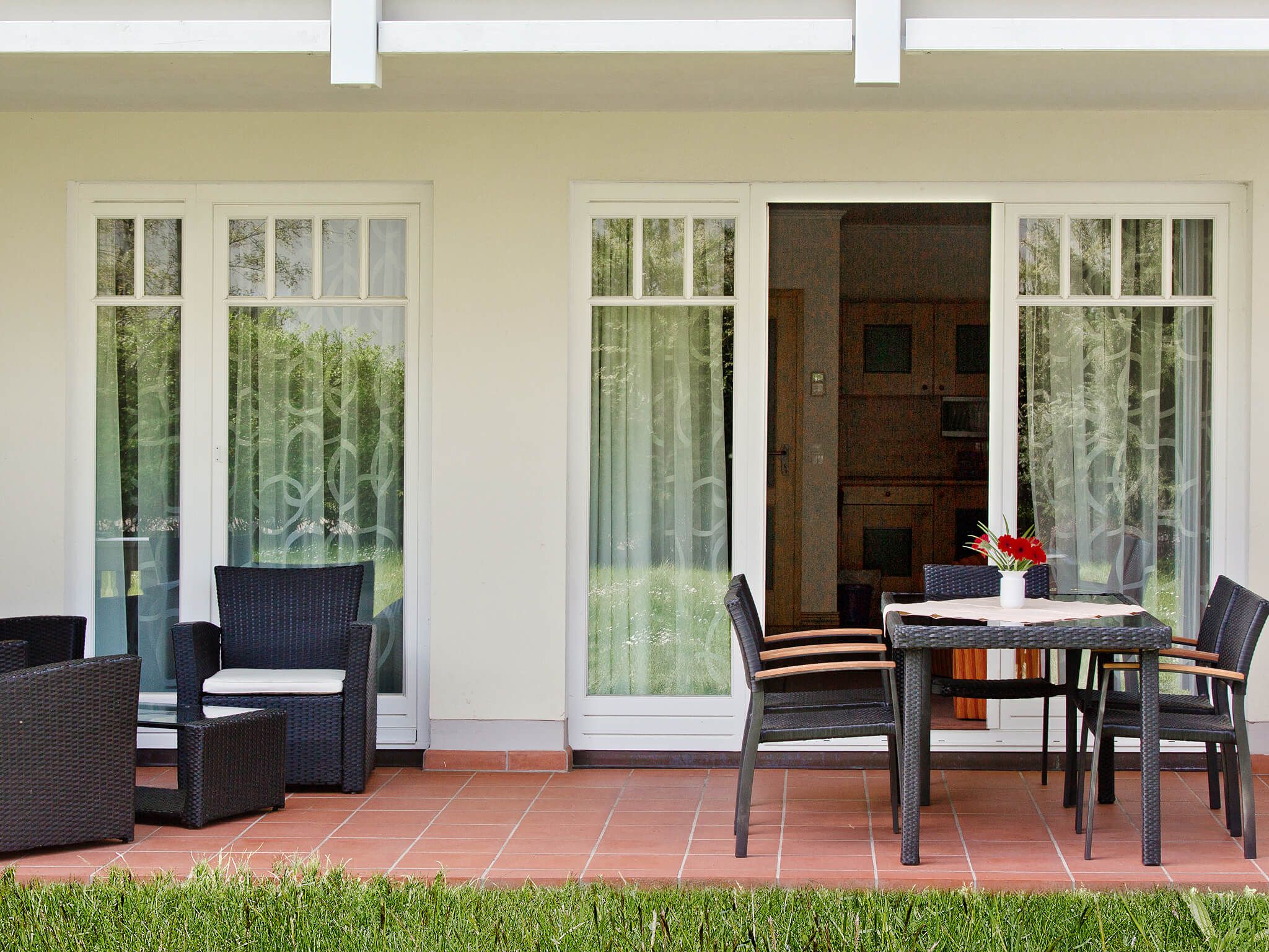 Dünenpark Binz Komfort Ferienwohnung mit 2 Schlafzimmern und Terrasse im Erdgeschoss (163) Insel Rügen - Terrasse