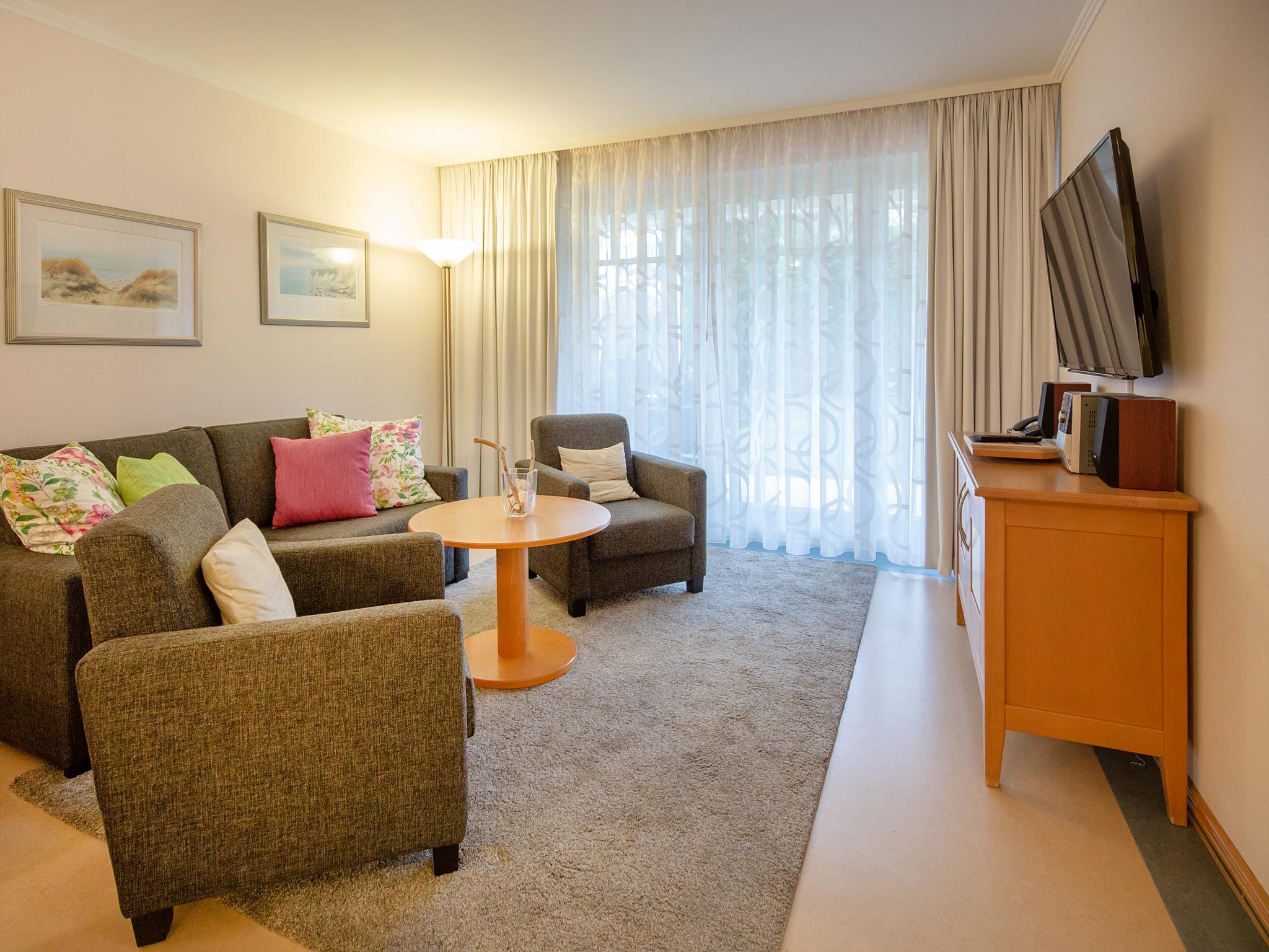 Dünenpark Binz Komfort Ferienwohnung mit 2 Schlafzimmern und Terrasse im Erdgeschoss (163) Insel Rügen - Wohnzimmer