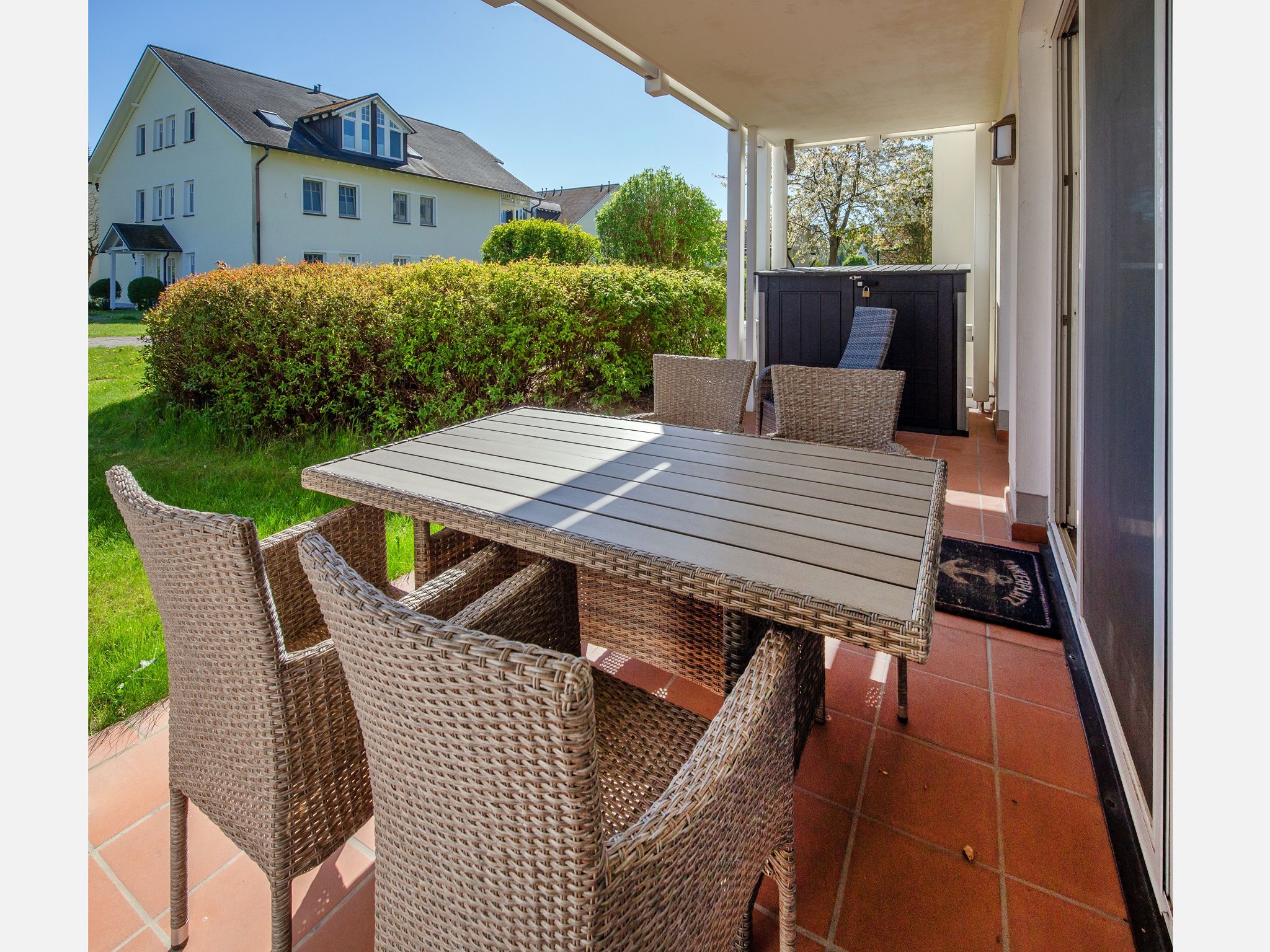 Dünenpark Binz Komfortplus Ferienwohnung mit 1 Schlafzimmer und Terrasse im Erdgeschoss (165) Insel Rügen - Terrasse