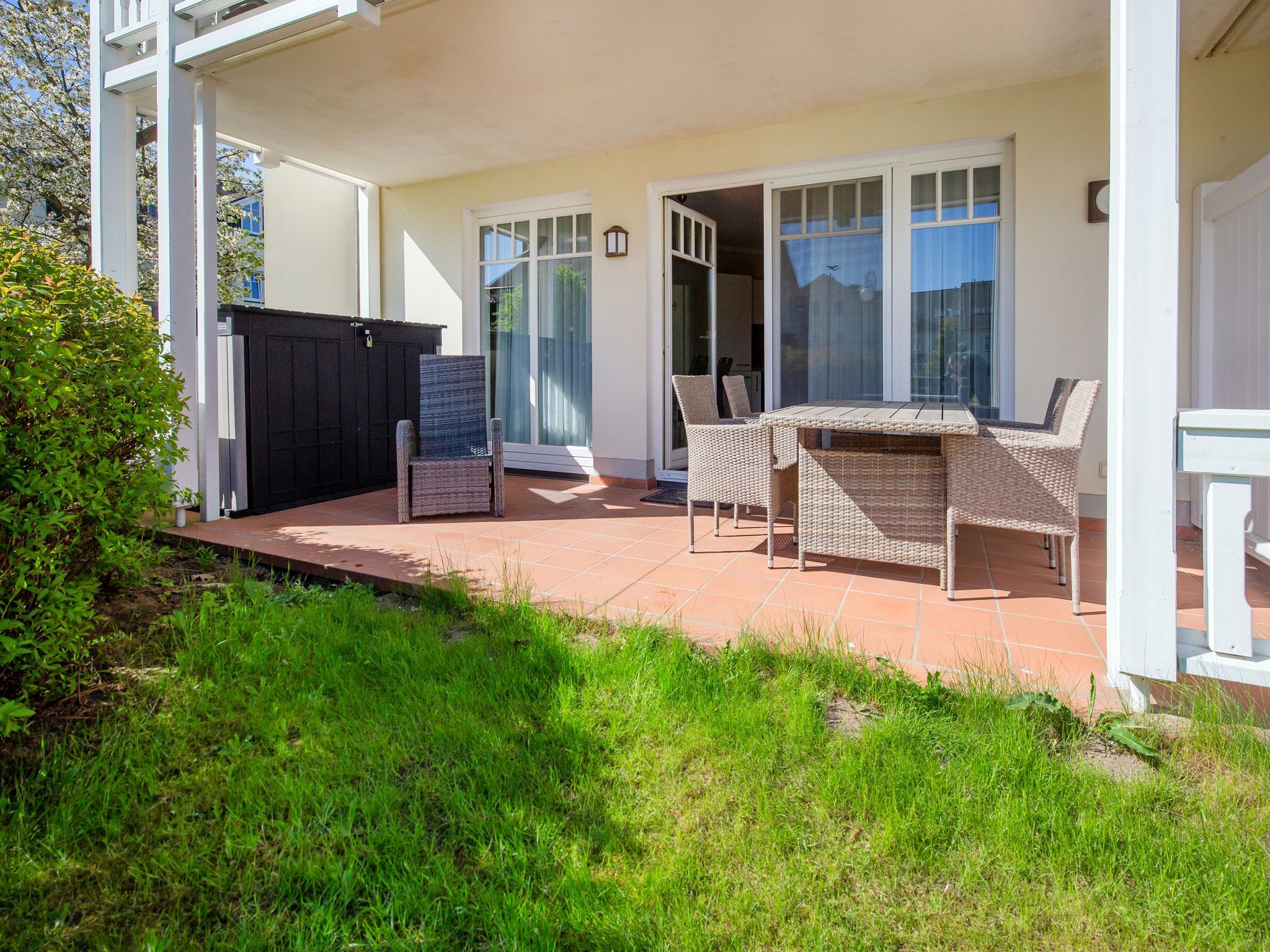 Dünenpark Binz Komfortplus Ferienwohnung mit 1 Schlafzimmer und Terrasse im Erdgeschoss (165) Insel Rügen - Terrasse