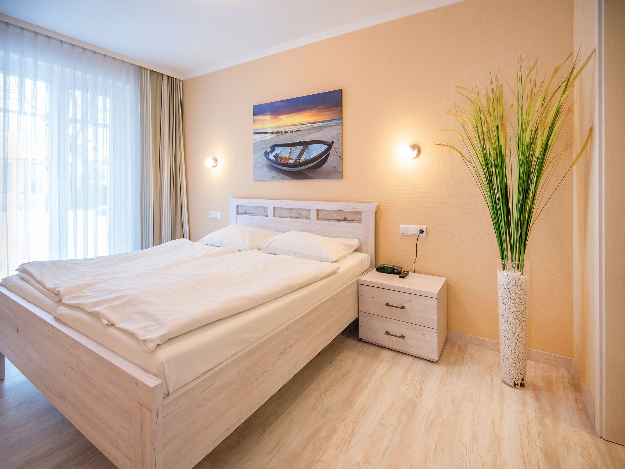 Dünenpark Binz Komfortplus Ferienwohnung mit 1 Schlafzimmer und Terrasse im Erdgeschoss (165) Insel Rügen - Schlafzimmer