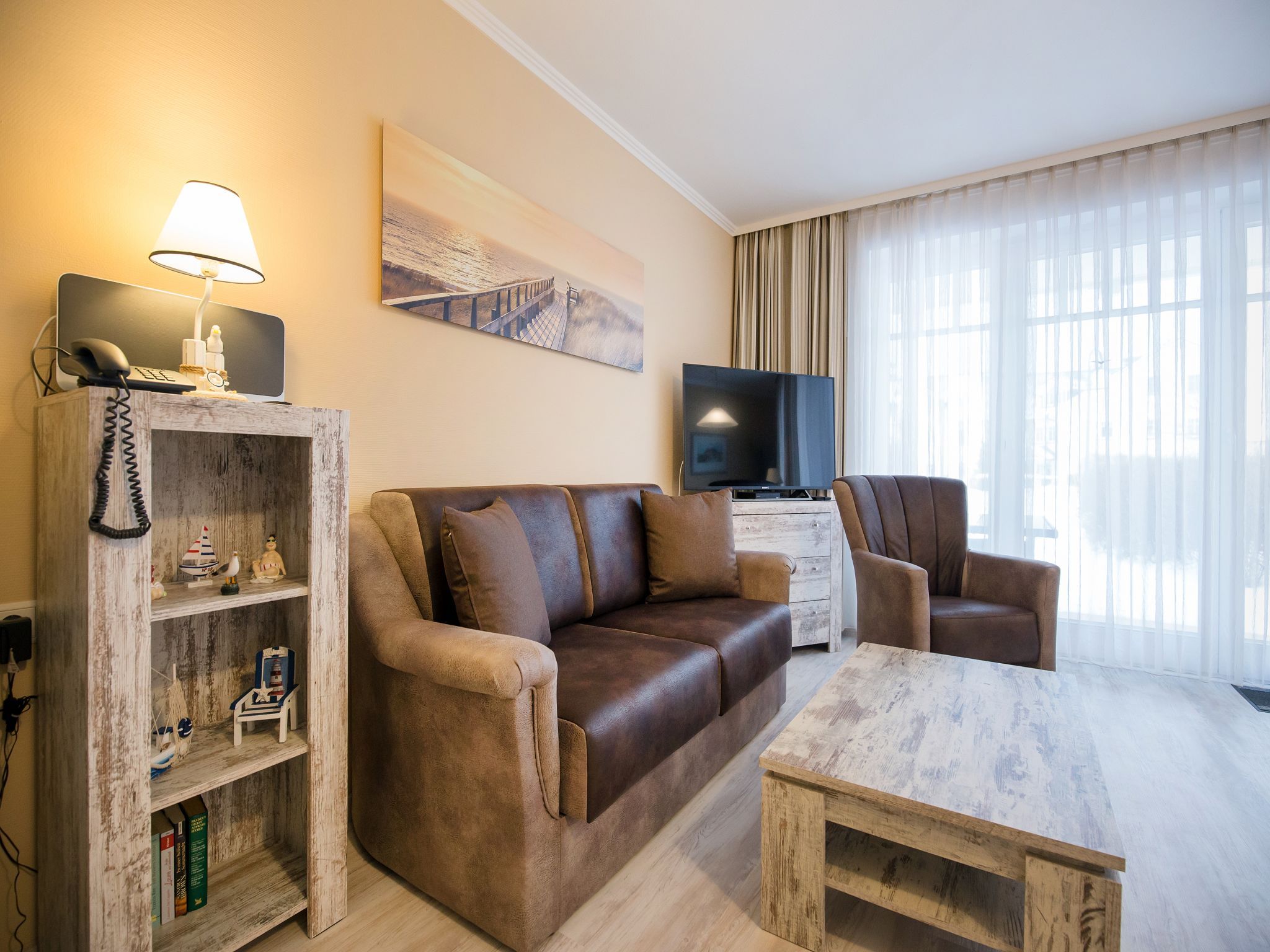 Dünenpark Binz Komfortplus Ferienwohnung mit 1 Schlafzimmer und Terrasse im Erdgeschoss (165) Insel Rügen - Wohnzimmer