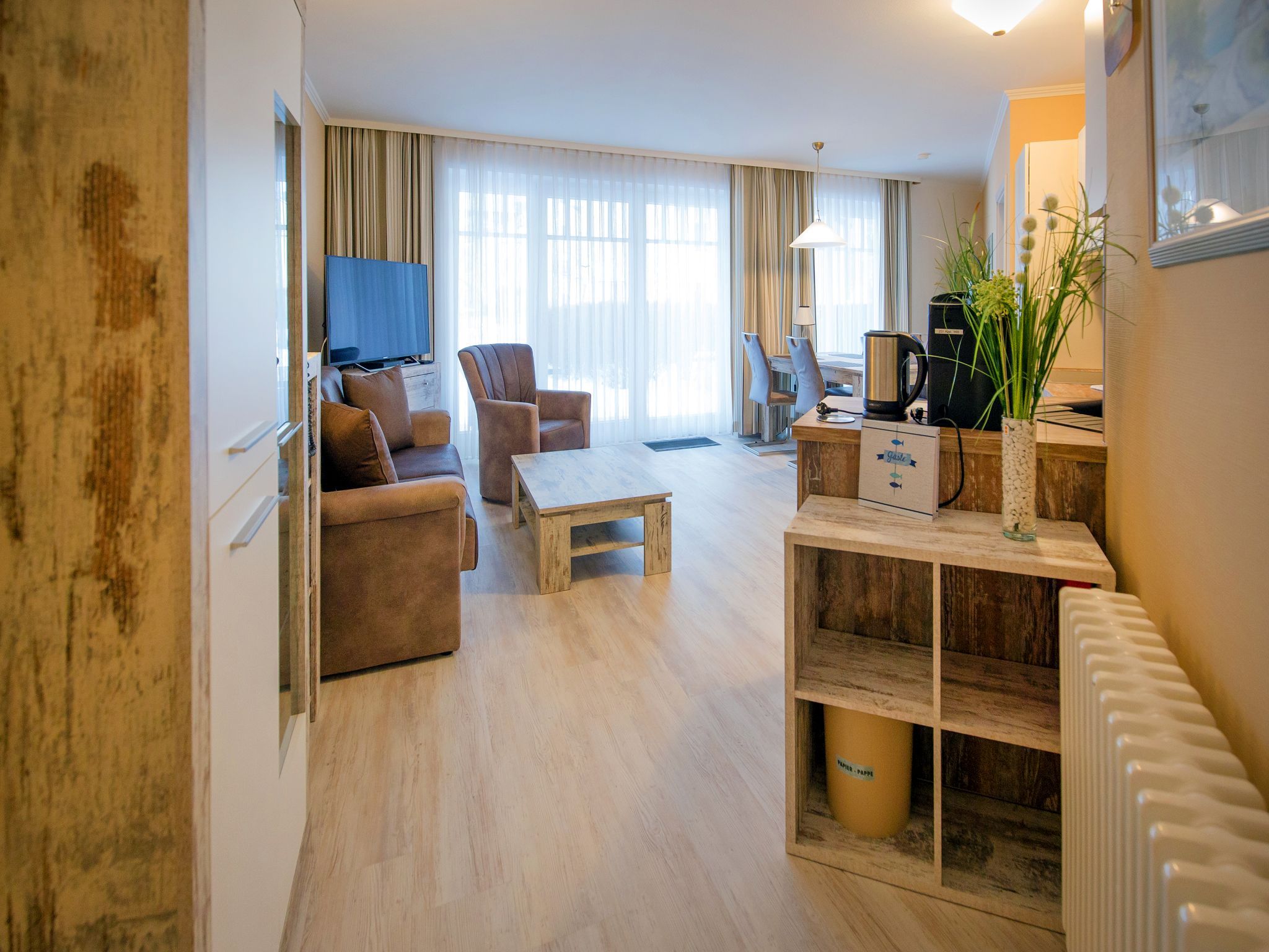 Dünenpark Binz Komfortplus Ferienwohnung mit 1 Schlafzimmer und Terrasse im Erdgeschoss (165) Insel Rügen - Wohnzimmer