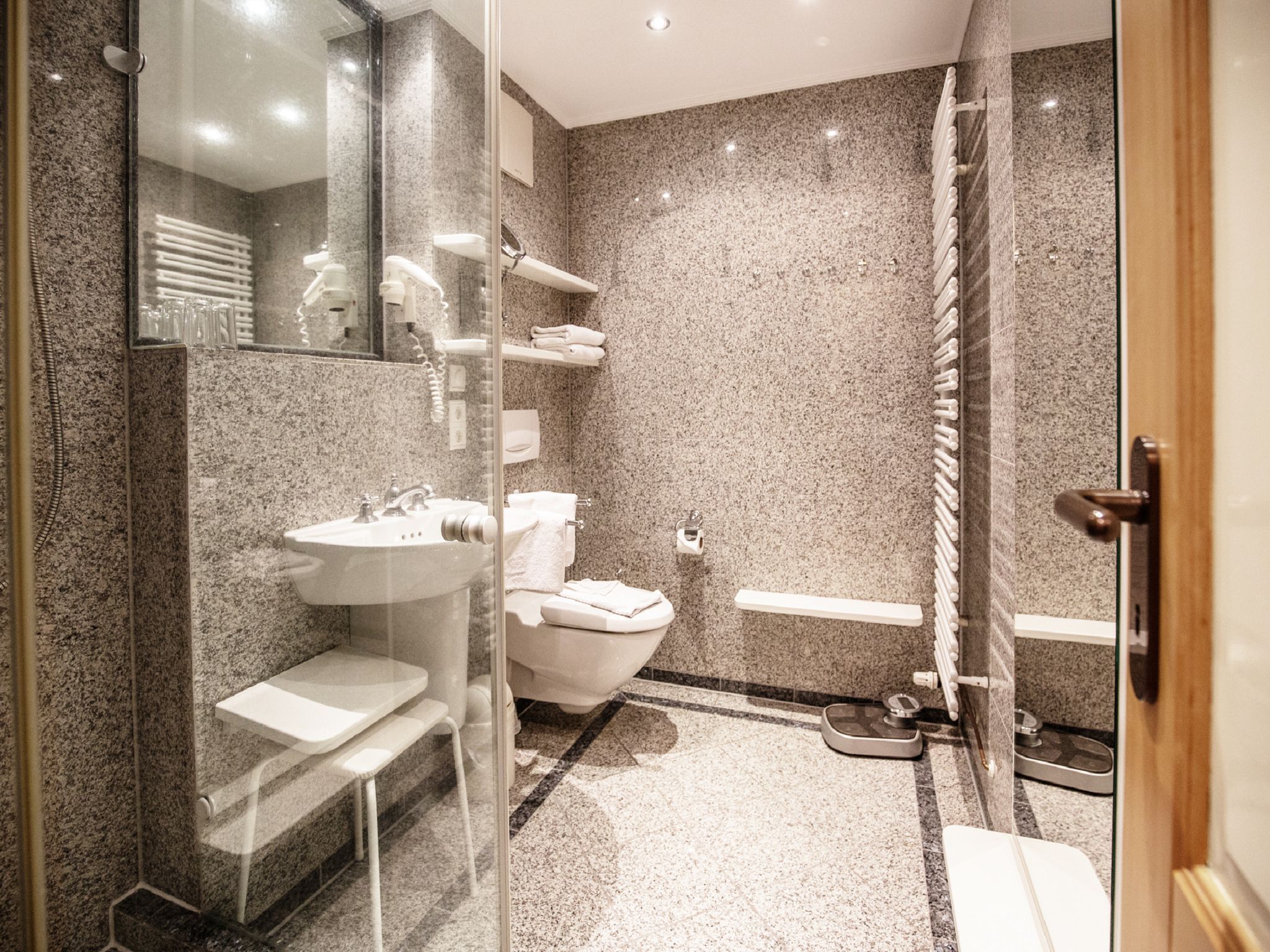 Dünenpark Binz Komfortplus Ferienwohnung mit 2 Schlafzimmern und Balkon im Obergeschoss (170) Insel Rügen - Badezimmer