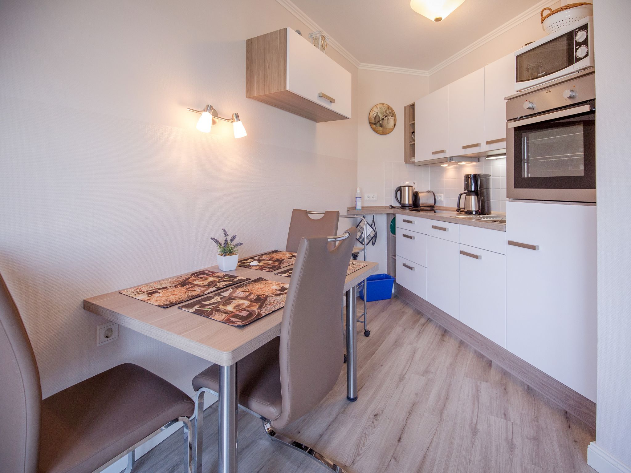 Dünenpark Binz Komfortplus Ferienwohnung mit 1 Schlafzimmer und Balkon im Dachgeschoss (173) Insel Rügen - Küche / Küchenzeile