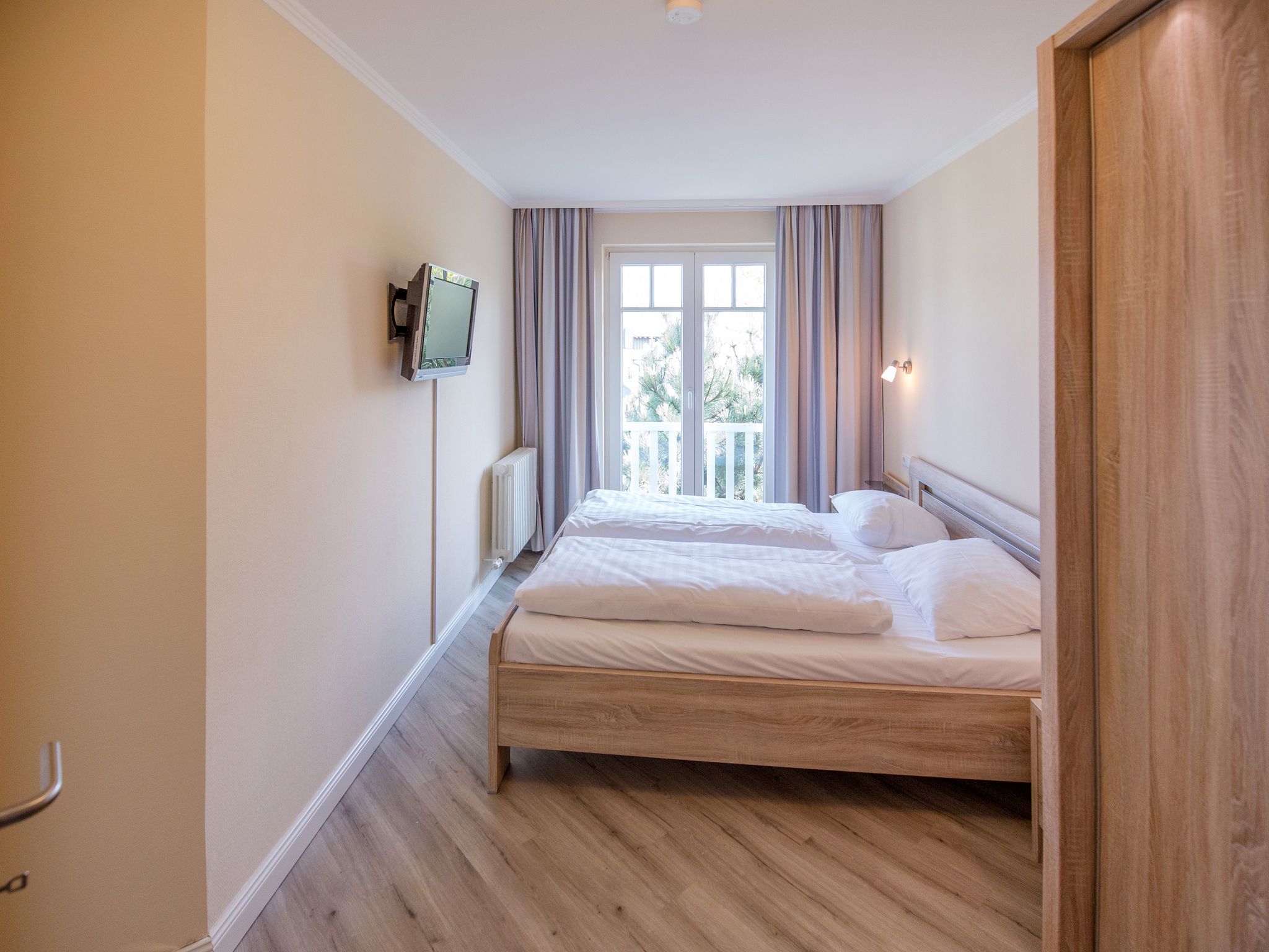 Dünenpark Binz Komfortplus Ferienwohnung mit 1 Schlafzimmer und Balkon im Dachgeschoss (173) Insel Rügen - Schlafzimmer