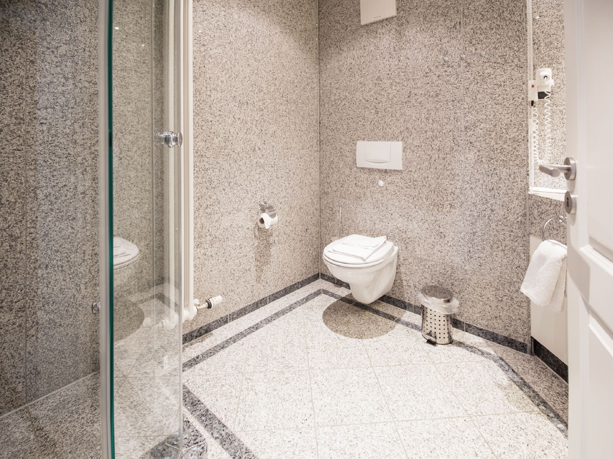 Dünenpark Binz Komfortplus Ferienwohnung mit 1 Schlafzimmer und Balkon im Dachgeschoss (173) Insel Rügen - Badezimmer