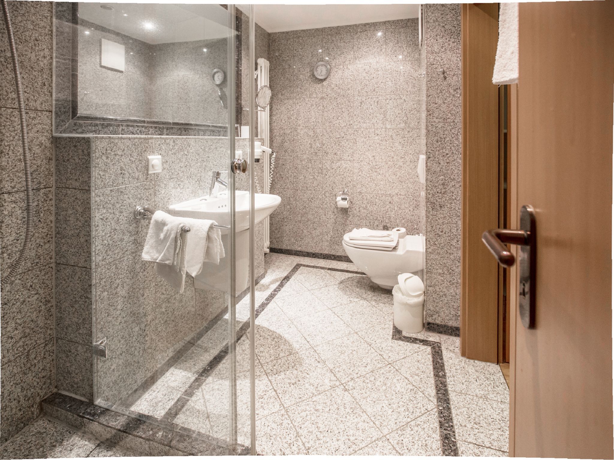 Dünenpark Binz Komfortplus Ferienwohnung mit 1 Schlafzimmer und Balkon im Obergeschoss (203) Insel Rügen - Badezimmer