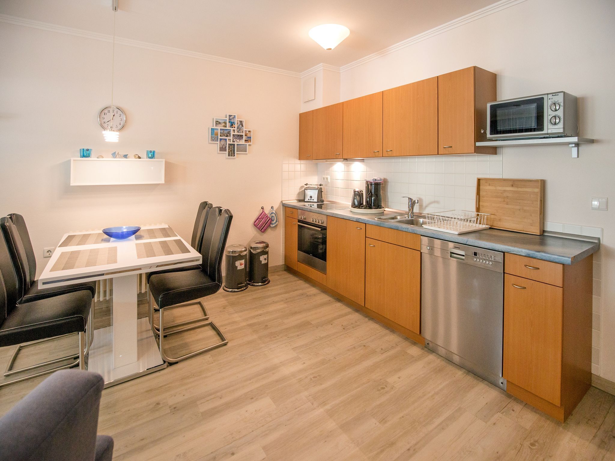 Dünenpark Binz Komfortplus Ferienwohnung mit 1 Schlafzimmer und Balkon im Obergeschoss (205) Insel Rügen - Küche / Küchenzeile