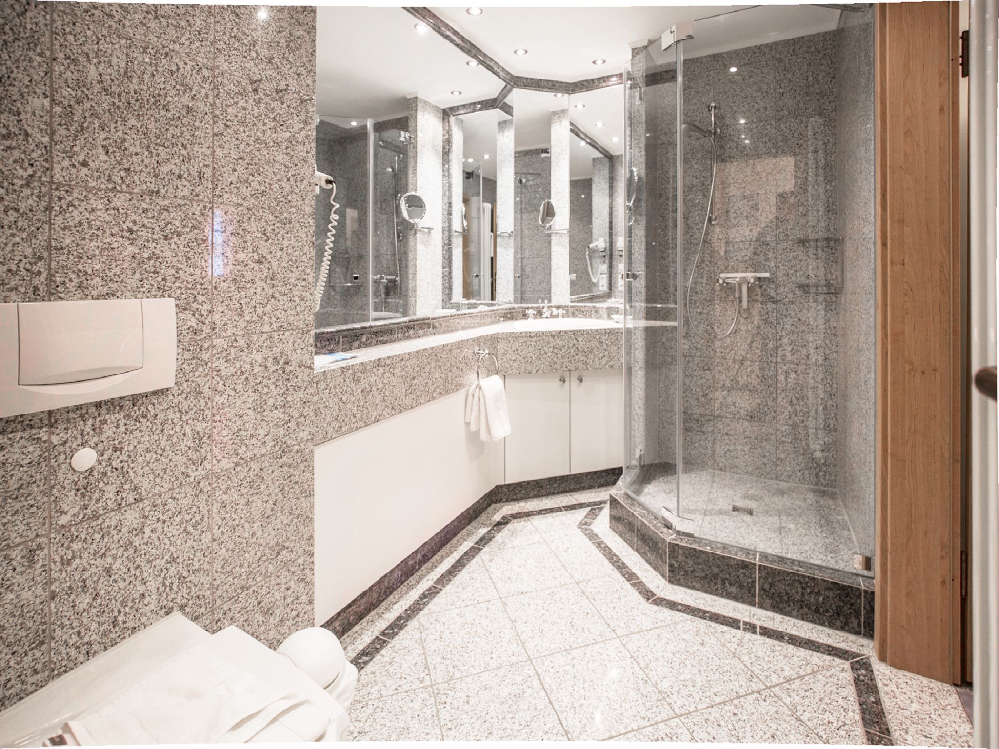 Dünenpark Binz Komfortplus Ferienwohnung mit 1 Schlafzimmer und Balkon im Obergeschoss (205) Insel Rügen - Badezimmer