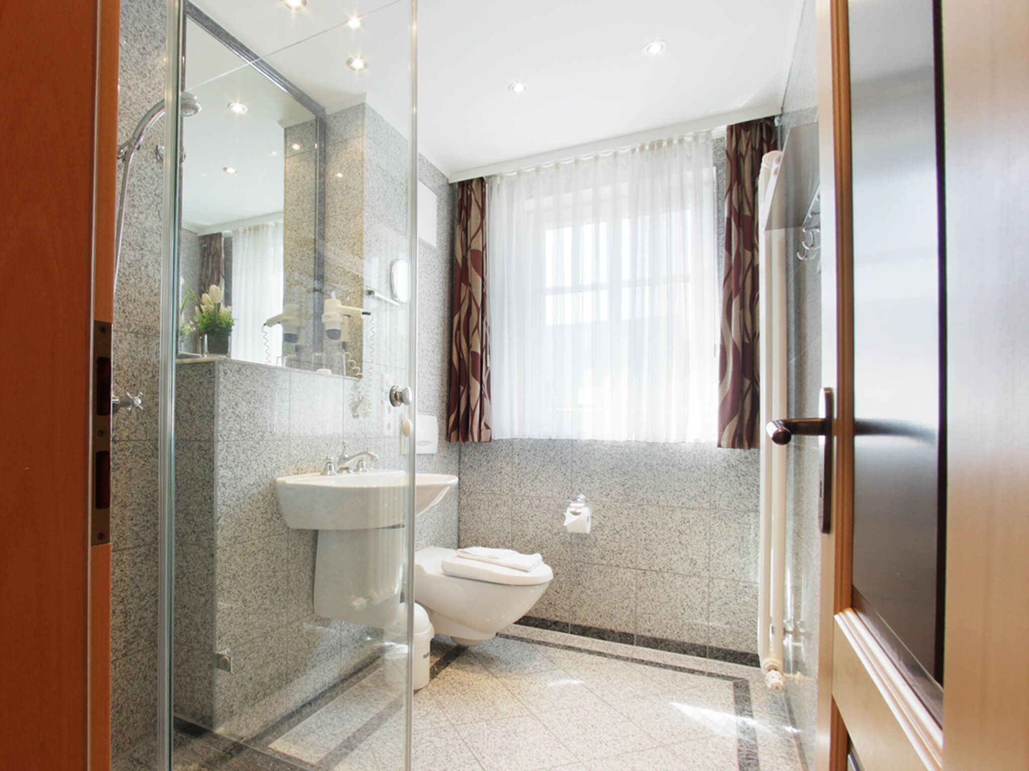 Dünenpark Binz Komfortplus Ferienwohnung mit 2 Schlafzimmern und Balkon im Dachgeschoss (195) Insel Rügen - Badezimmer