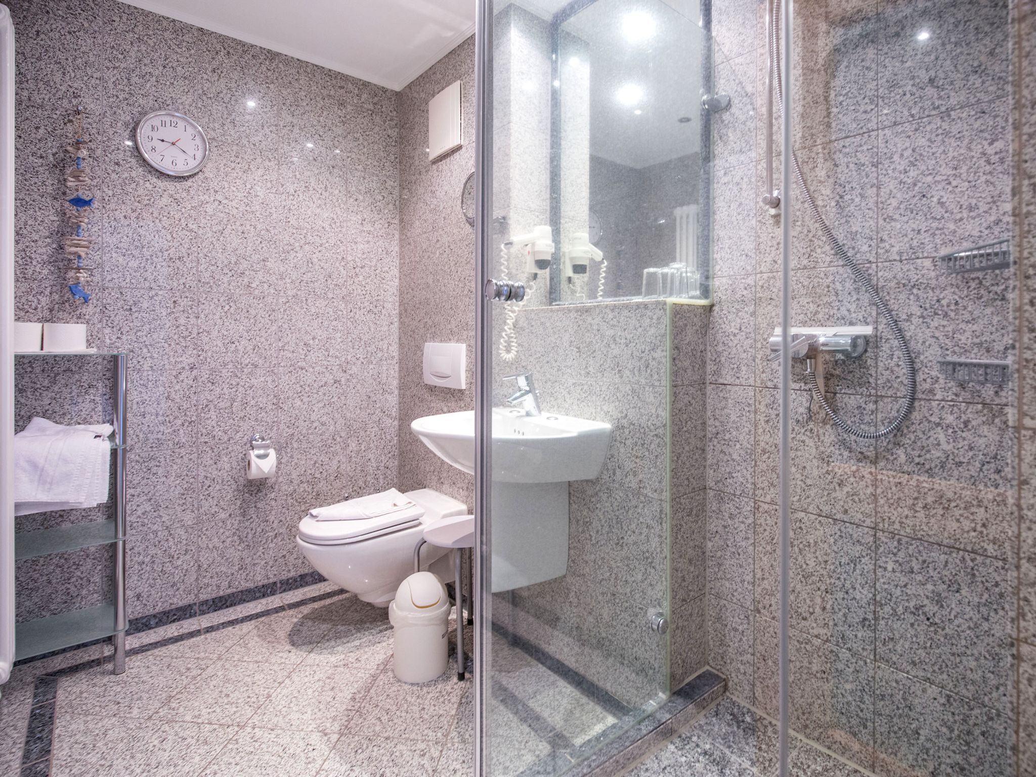 Dünenpark Binz Komfortplus Ferienwohnung mit 2 Schlafzimmern und Balkon im Dachgeschoss (198) Insel Rügen - Badezimmer