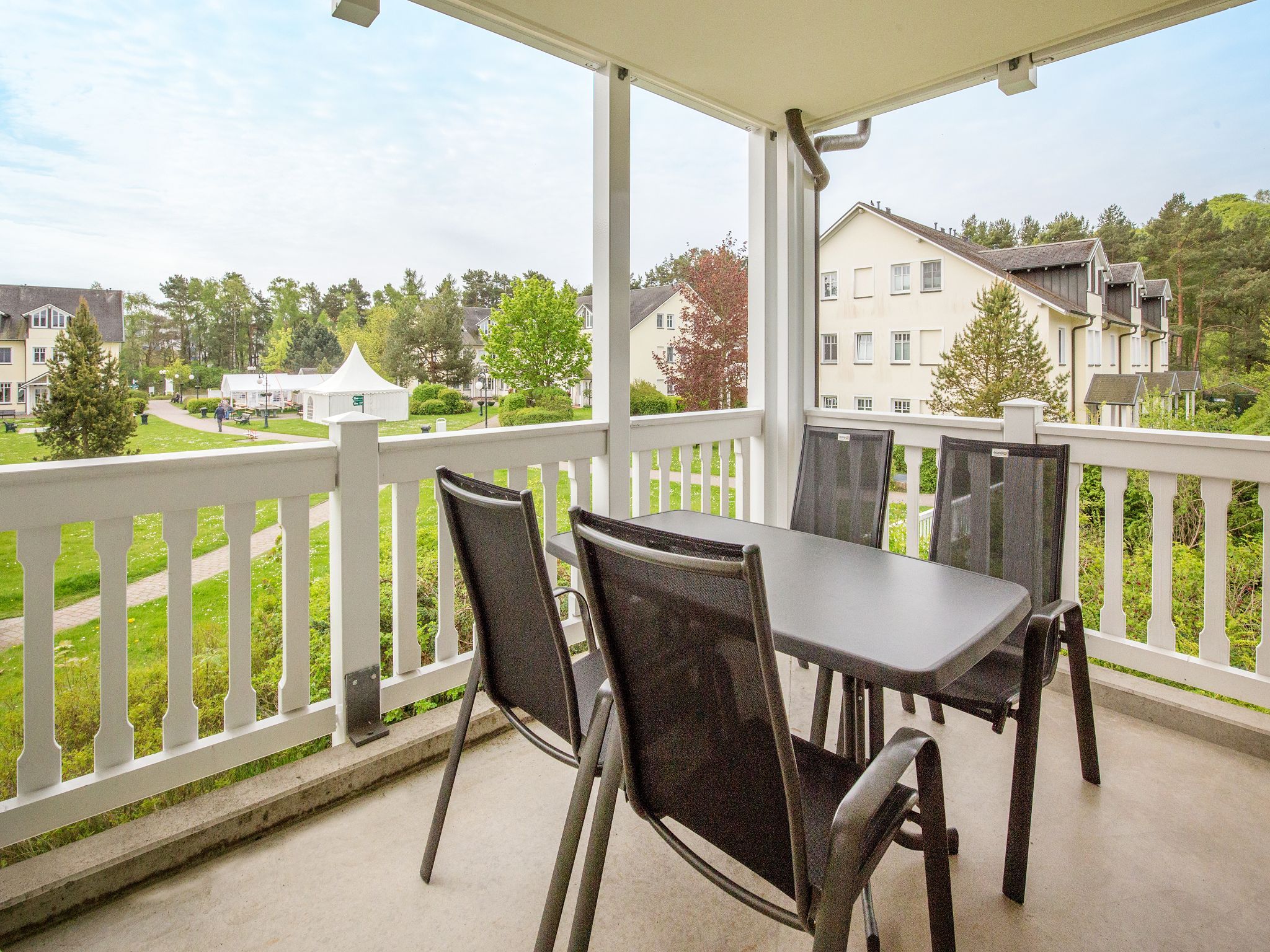 Dünenpark Binz Komfortplus Ferienwohnung mit 1 Schlafzimmer und Balkon im Obergeschoss (214) Insel Rügen - Balkon