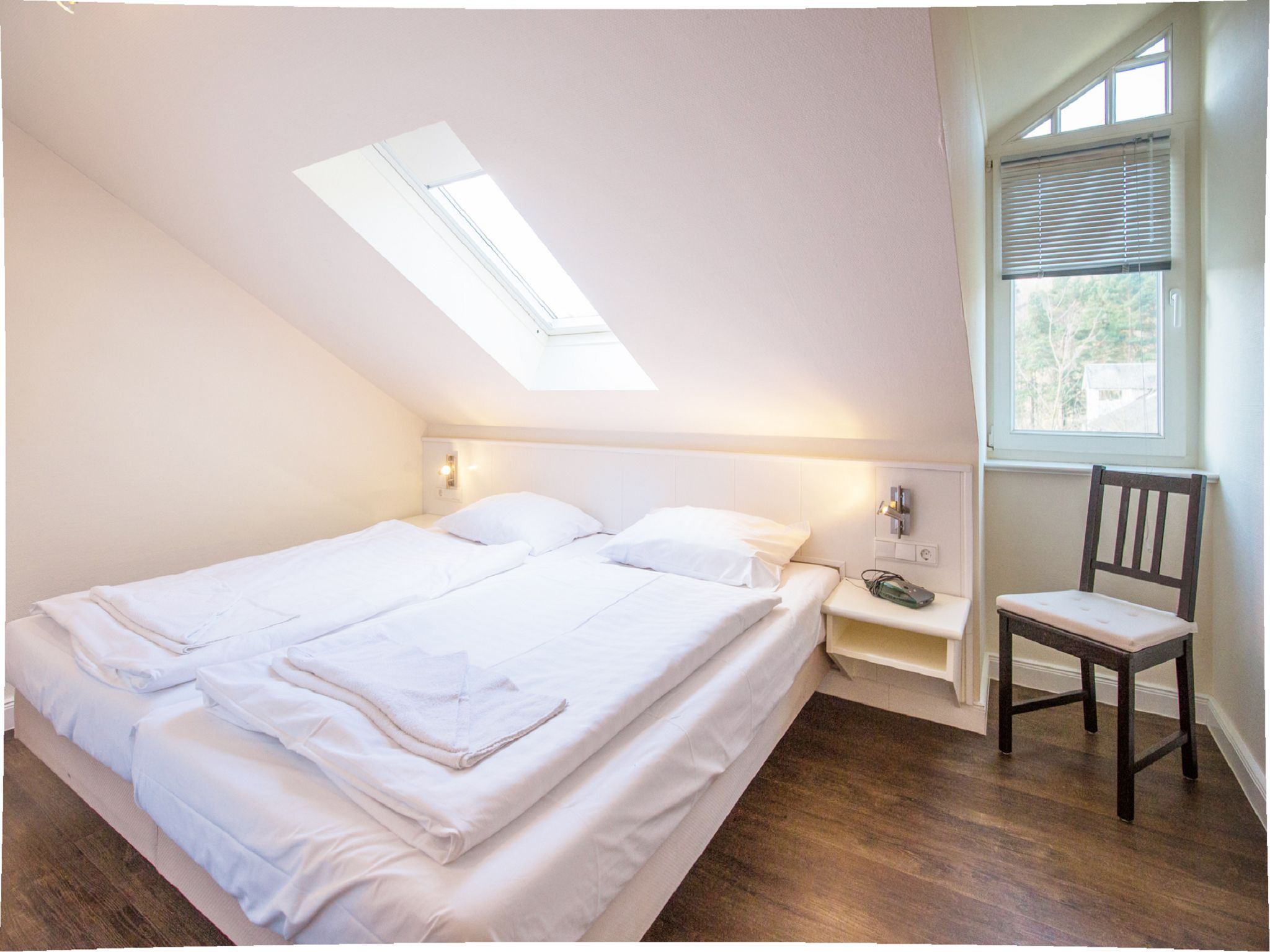 Dünenpark Binz Komfortplus Ferienwohnung mit 2 Schlafzimmern und Balkon im Dachgeschoss (217) Insel Rügen - Schlafzimmer