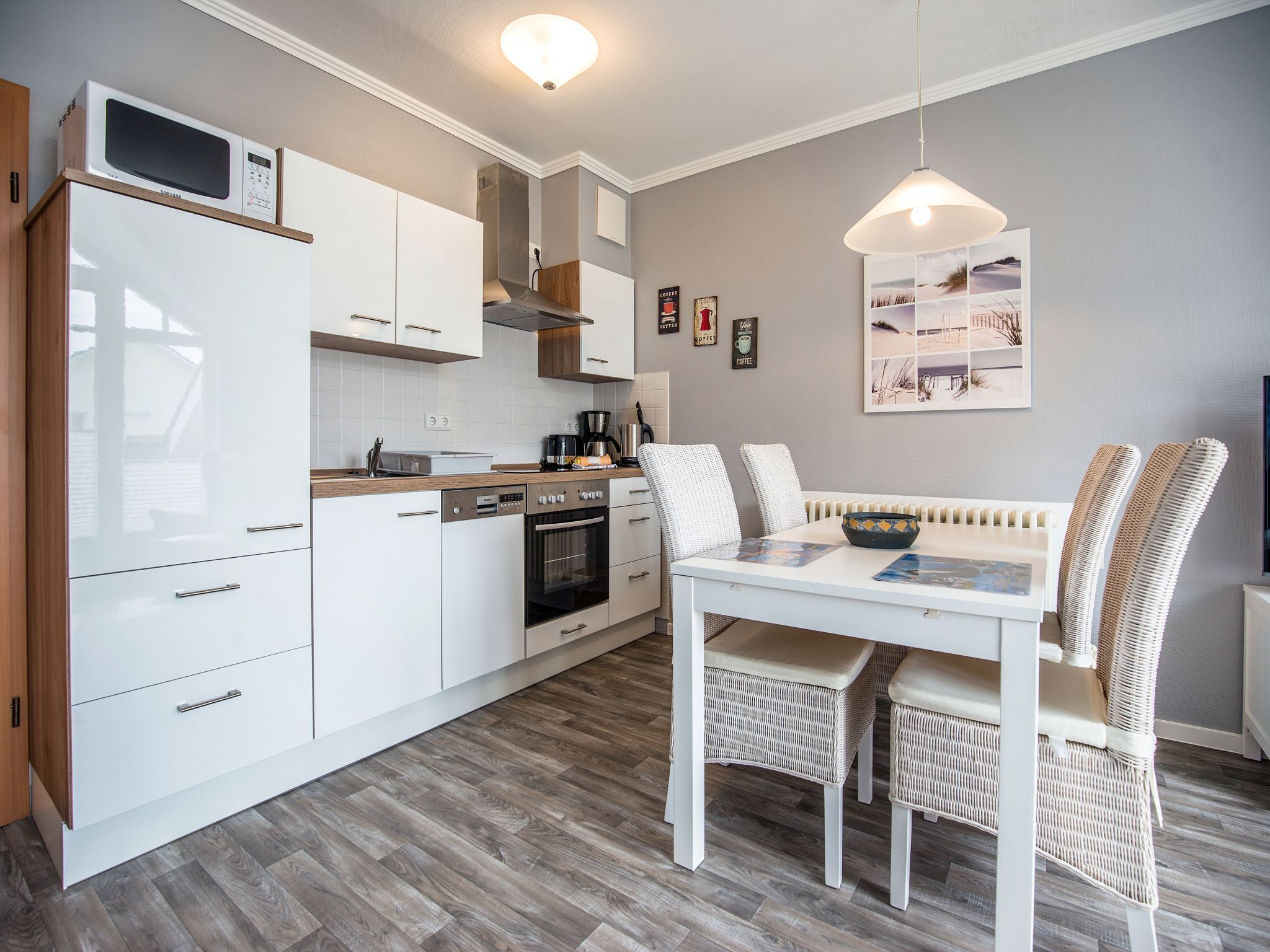 Dünenpark Binz Komfortplus Ferienwohnung mit 1 Schlafzimmer und Balkon im Dachgeschoss (232) Insel Rügen - Küche / Küchenzeile