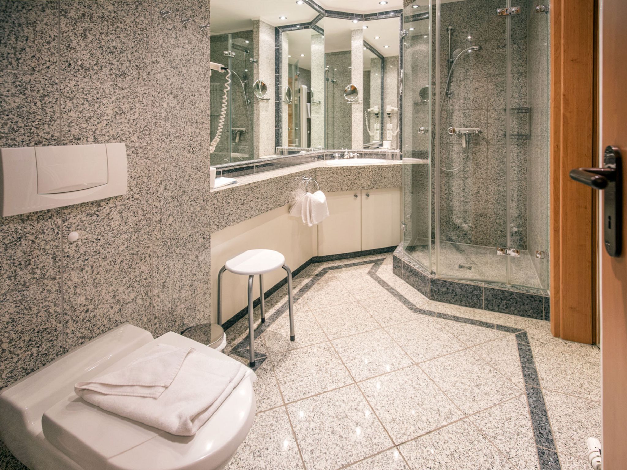 Dünenpark Binz Komfortplus Ferienwohnung mit 1 Schlafzimmer und Terrasse im Erdgeschoss (221) Insel Rügen - Badezimmer