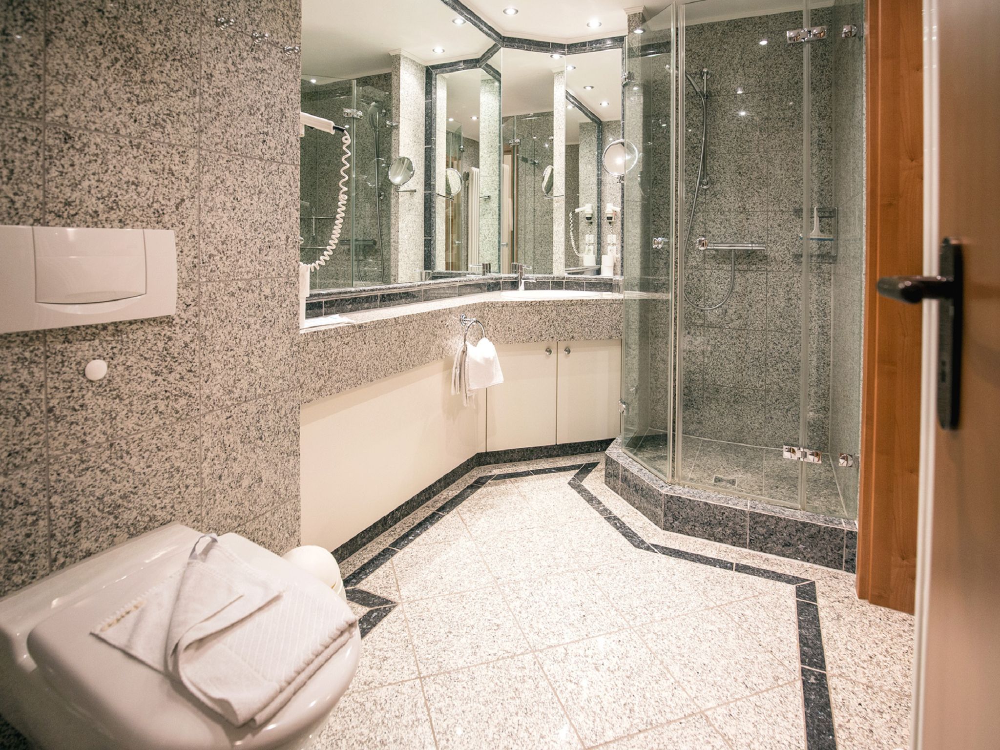 Dünenpark Binz Komfortplus Ferienwohnung mit 1 Schlafzimmer und Balkon im Obergeschoss (227) Insel Rügen - Badezimmer