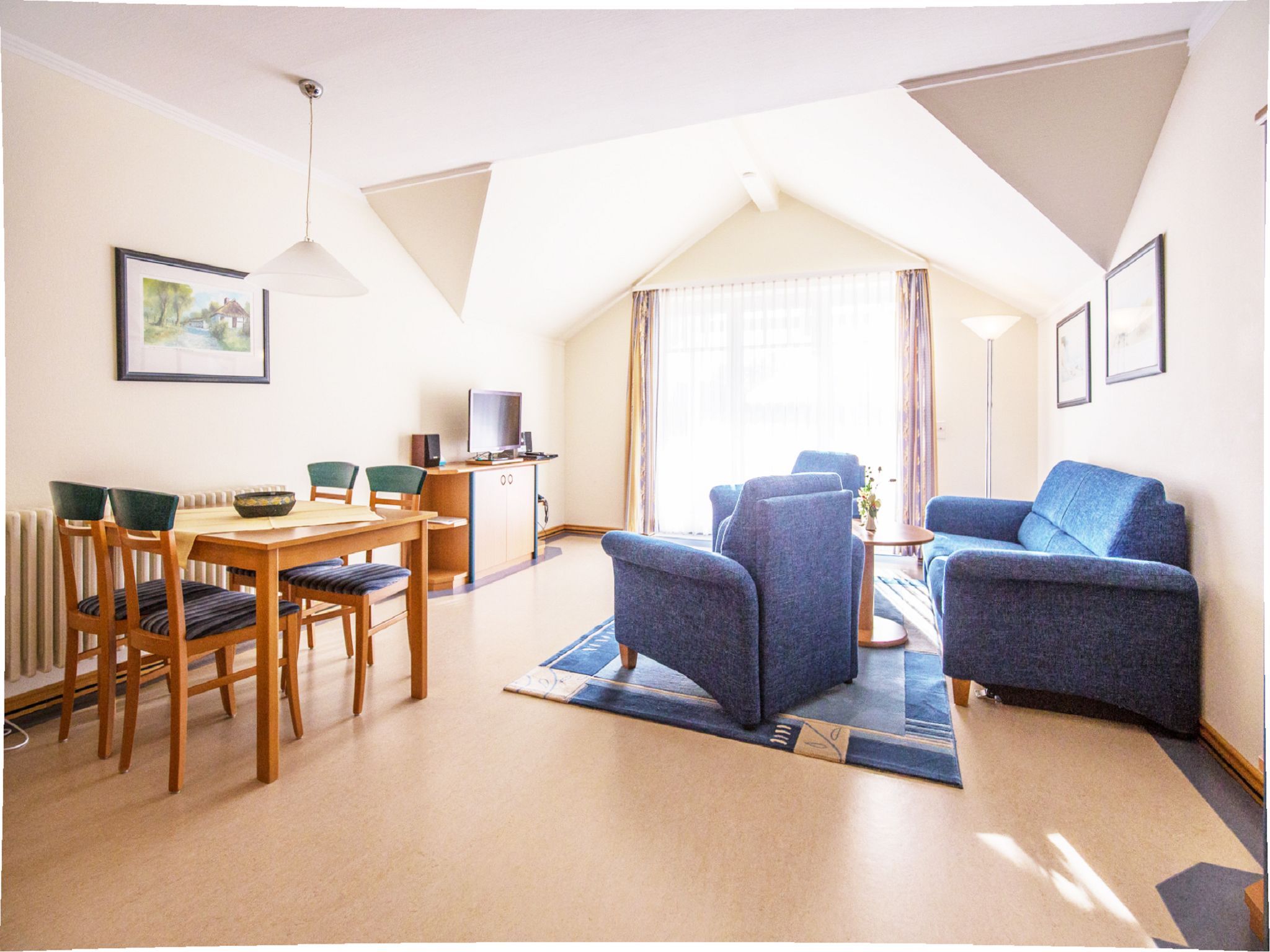 Dünenpark Binz Komfort Ferienwohnung mit 1 Schlafzimmer und Balkon im Dachgeschoss (234) Insel Rügen - Wohnzimmer