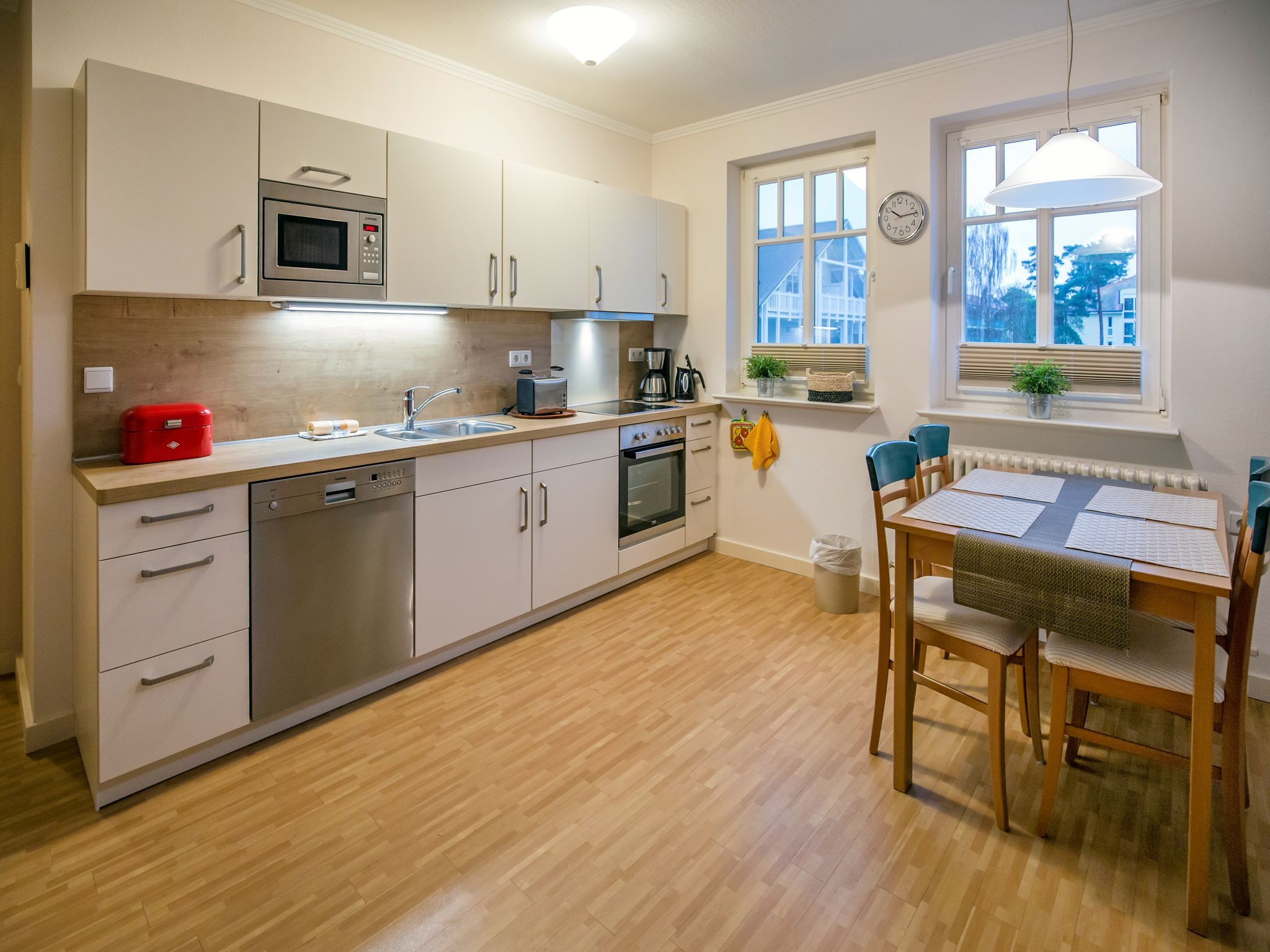 Dünenpark Binz Komfortplus Ferienwohnung mit 1 Schlafzimmer und Balkon im Obergeschoss (230) Insel Rügen - Küche / Küchenzeile