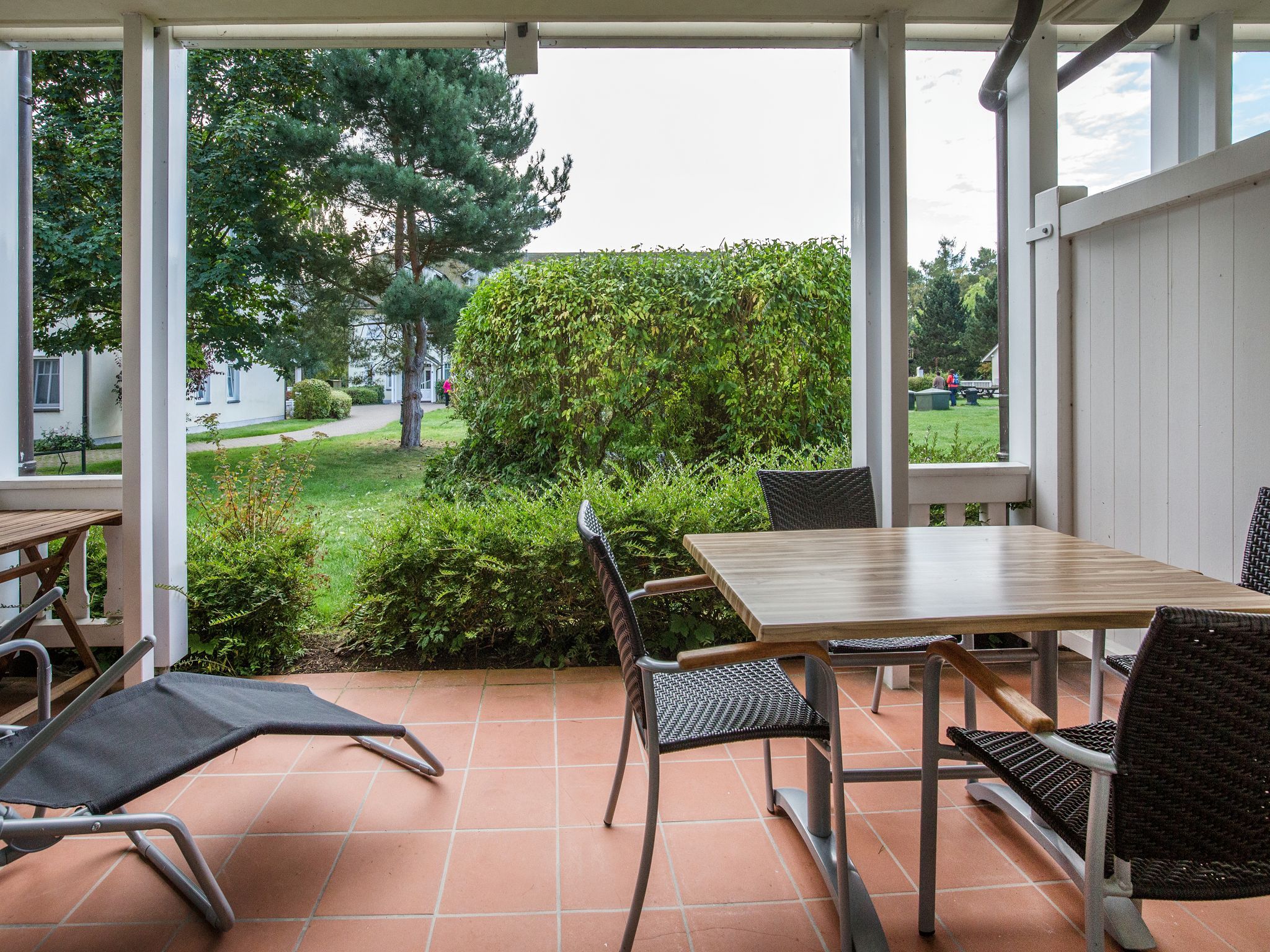 Dünenpark Binz Komfort Ferienwohnung mit 1 Schlafzimmer und Terrasse im Erdgeschoss (238) Insel Rügen - Terrasse