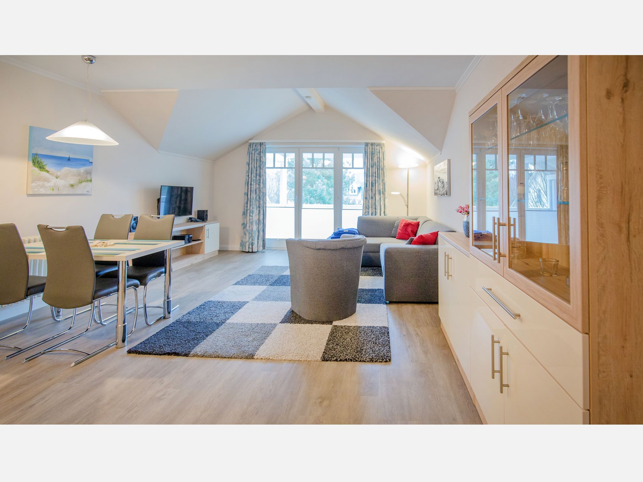 Dünenpark Binz Komfortplus Ferienwohnung mit 1 Schlafzimmer und Balkon im Dachgeschoss (246) Insel Rügen - Wohnzimmer