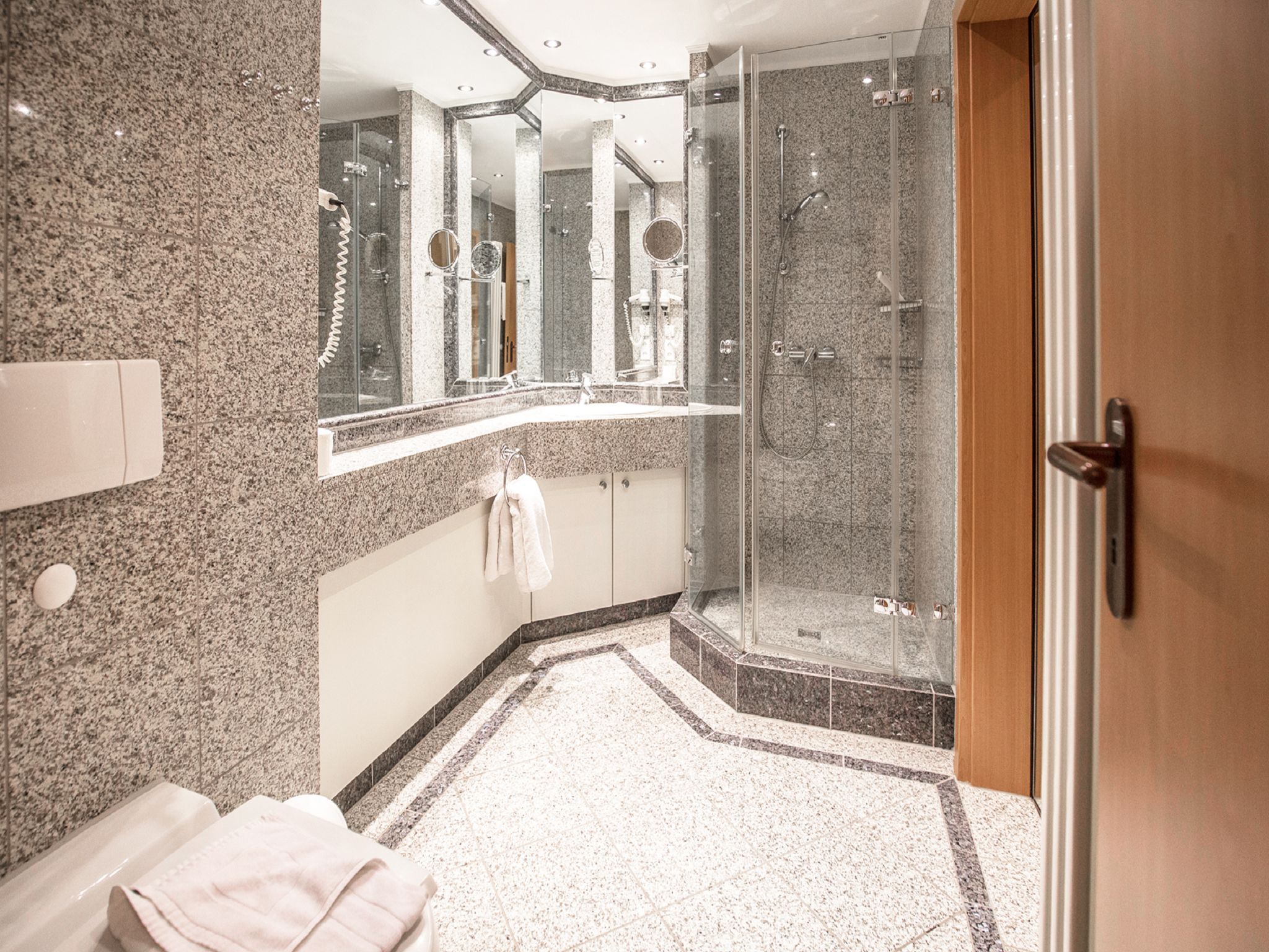 Dünenpark Binz Komfort Ferienwohnung mit 1 Schlafzimmer und Balkon im Obergeschoss (243) Insel Rügen - Badezimmer