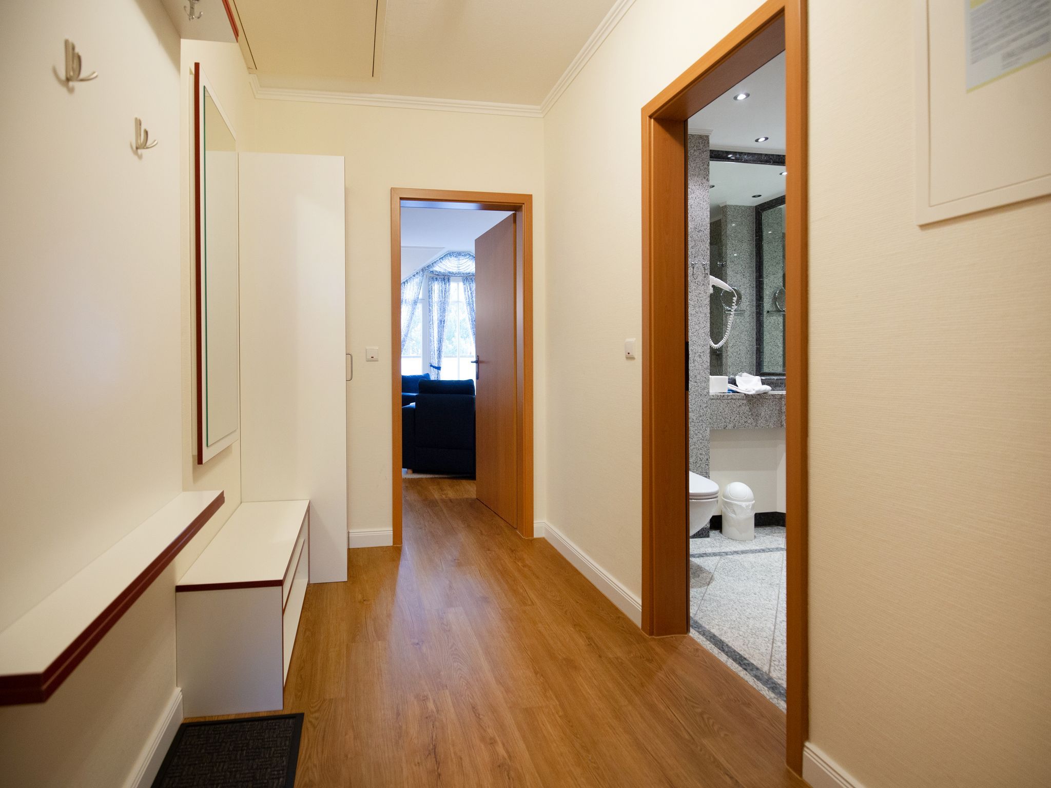 Dünenpark Binz Komfortplus Ferienwohnung mit 1 Schlafzimmer und Balkon im Dachgeschoss (247) Insel Rügen - Empfang