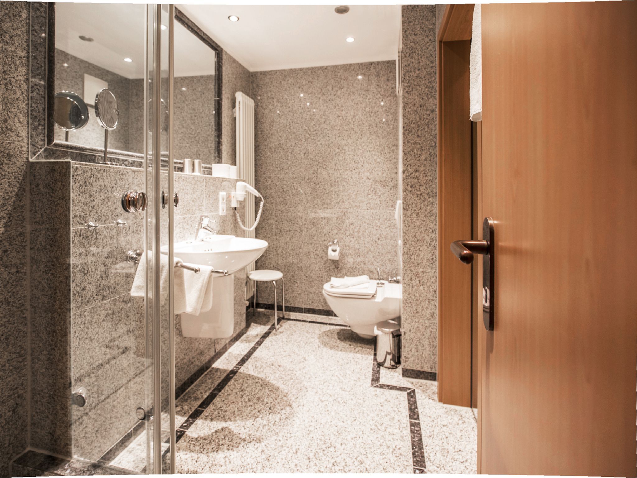 Dünenpark Binz Komfortplus Ferienwohnung mit 1 Schlafzimmer und Balkon im Obergeschoss (253) Insel Rügen - Badezimmer