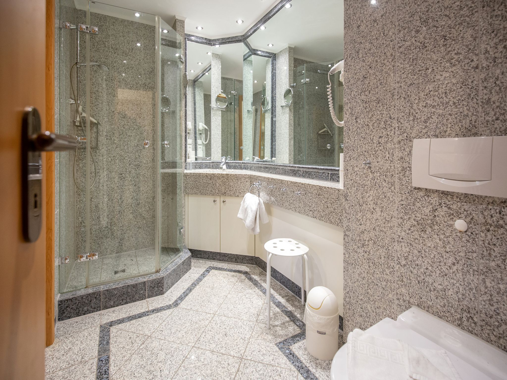 Dünenpark Binz Komfortplus Ferienwohnung mit 1 Schlafzimmer und Balkon im Obergeschoss (254) Insel Rügen - Badezimmer