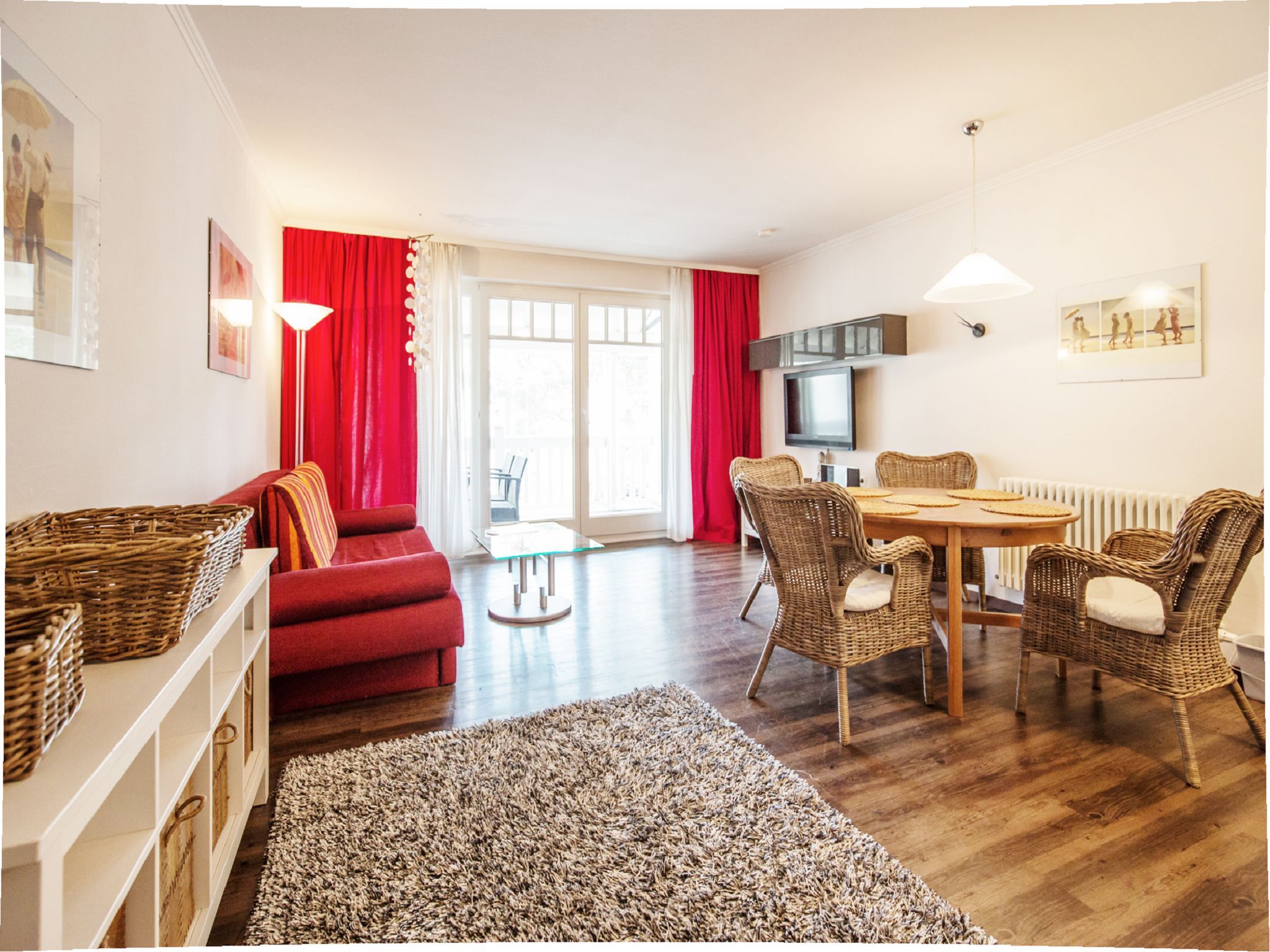 Dünenpark Binz Komfortplus Ferienwohnung mit 1 Schlafzimmer und Balkon im Obergeschoss (255) Insel Rügen - Wohnzimmer