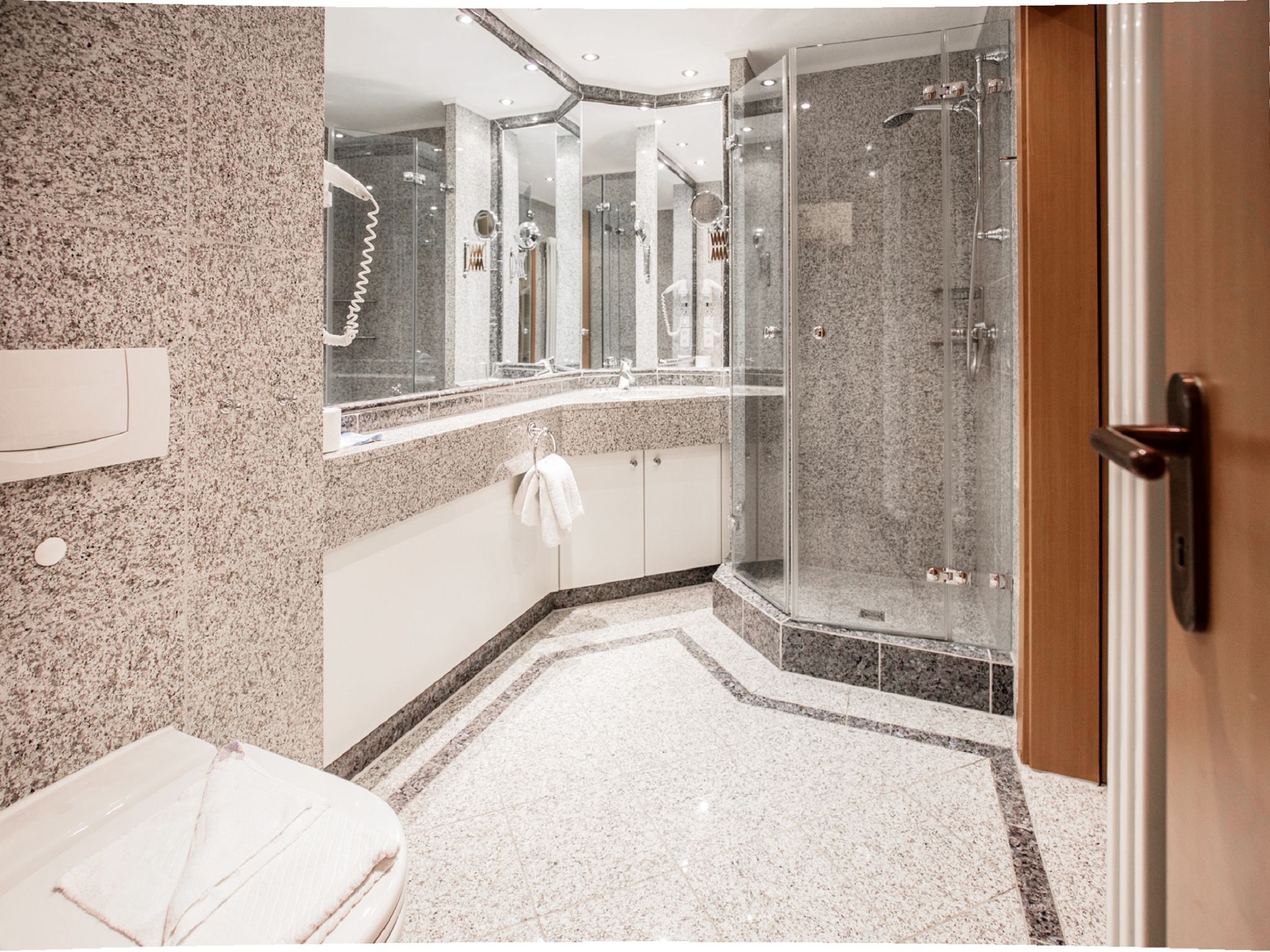 Dünenpark Binz Komfortplus Ferienwohnung mit 1 Schlafzimmer und Balkon im Obergeschoss (255) Insel Rügen - Badezimmer