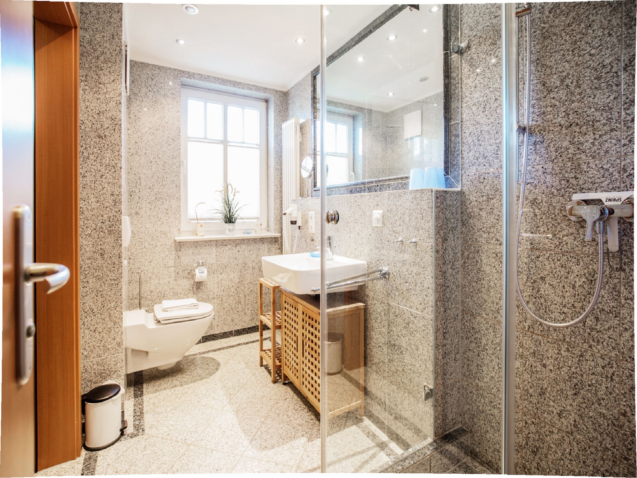 Dünenpark Binz Komfortplus Ferienwohnung mit 1 Schlafzimmer und Balkon im Obergeschoss (256) Insel Rügen - Badezimmer