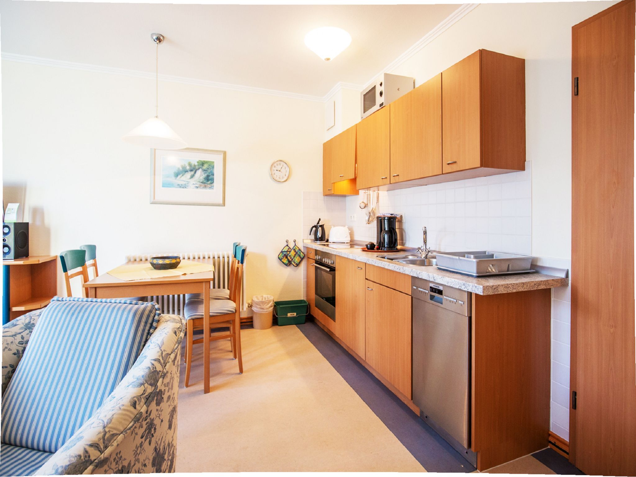 Dünenpark Binz Komfort Ferienwohnung mit 1 Schlafzimmer und Balkon im Dachgeschoss (259) Insel Rügen - Küche / Küchenzeile