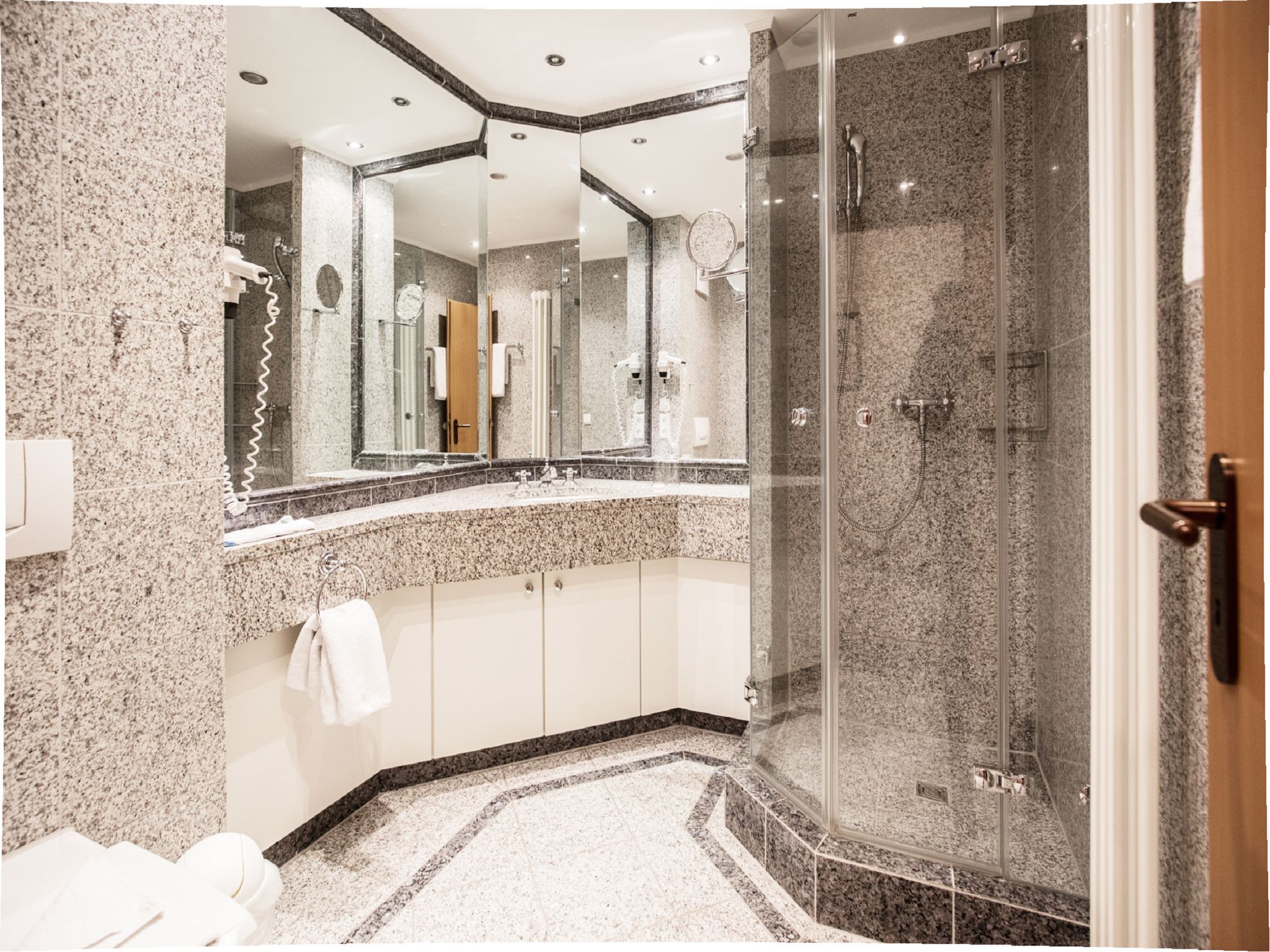 Dünenpark Binz Komfort Ferienwohnung mit 1 Schlafzimmer und Balkon im Dachgeschoss (259) Insel Rügen - Badezimmer